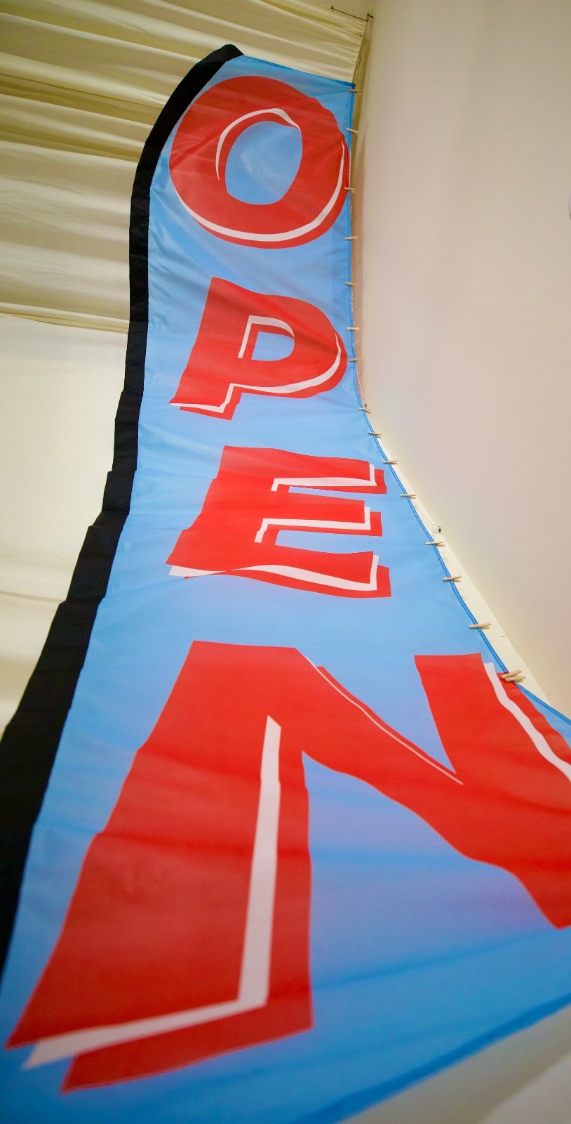 Extra Large Promotional Banner, Convex Bow Flag, Bow outward along the Tap Edge