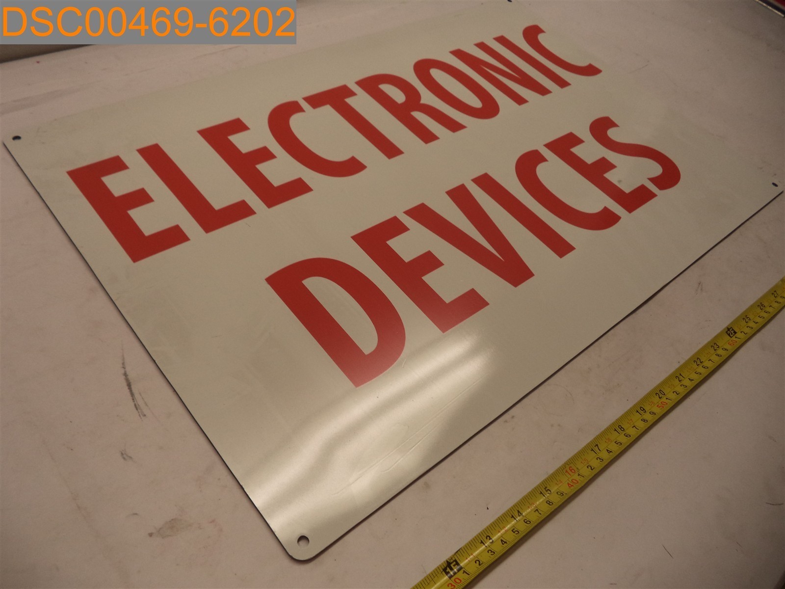 Sign « Electronic Devices » 23 3/4&Prime; x 15 3/4&Prime;