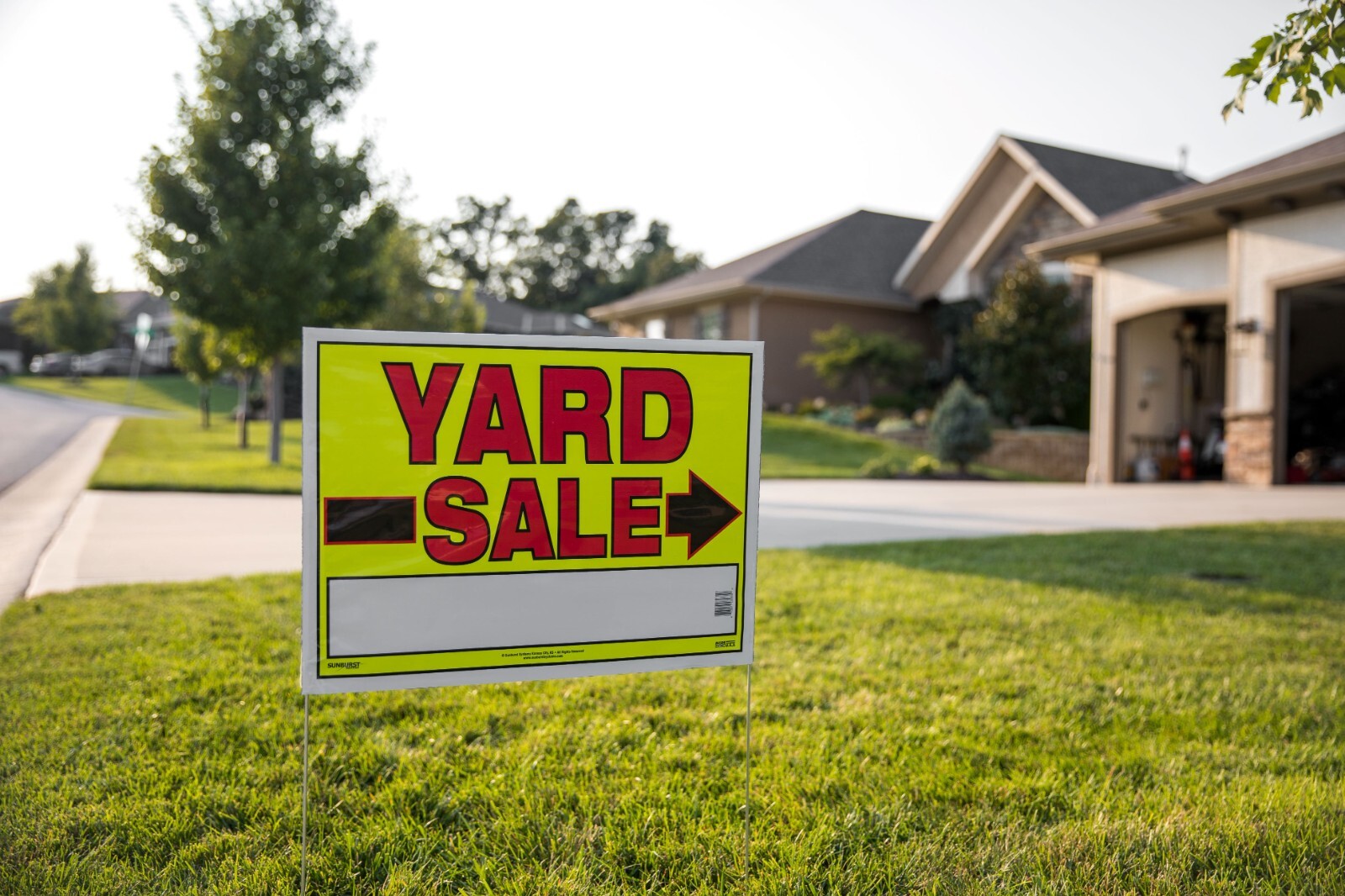 Yard Sale Sign W/ Stake, 22&Prime; x 32&Prime; Fully Assembled with Metal Stake, 10 pack