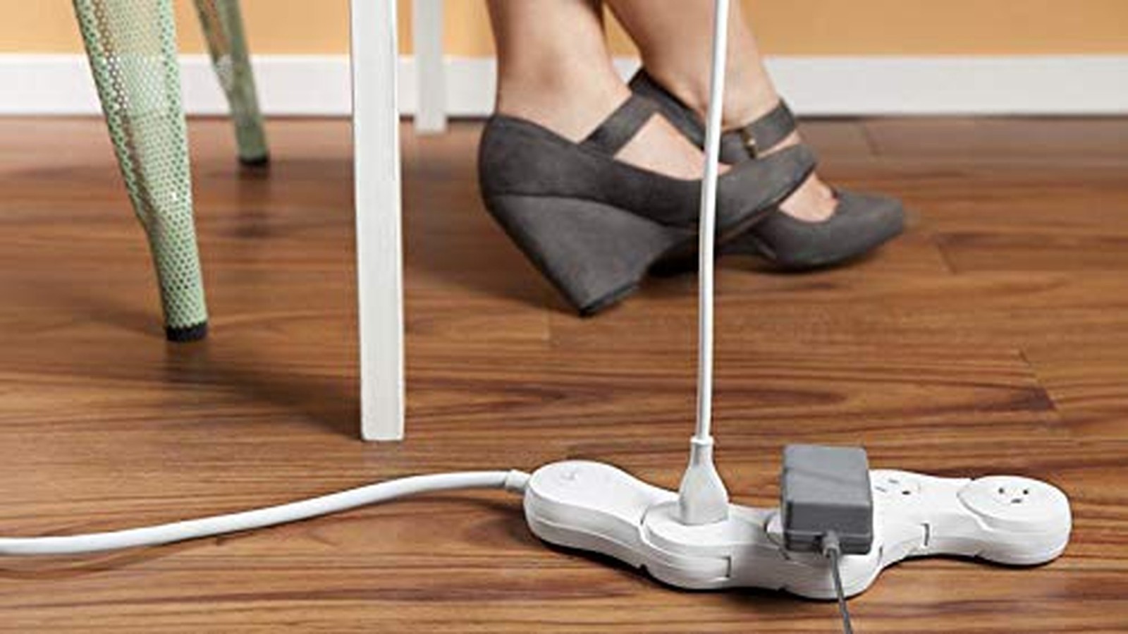 Quirky 4 Outlet Surge Protector Power Strip with On/Off Switch, 125V, White R