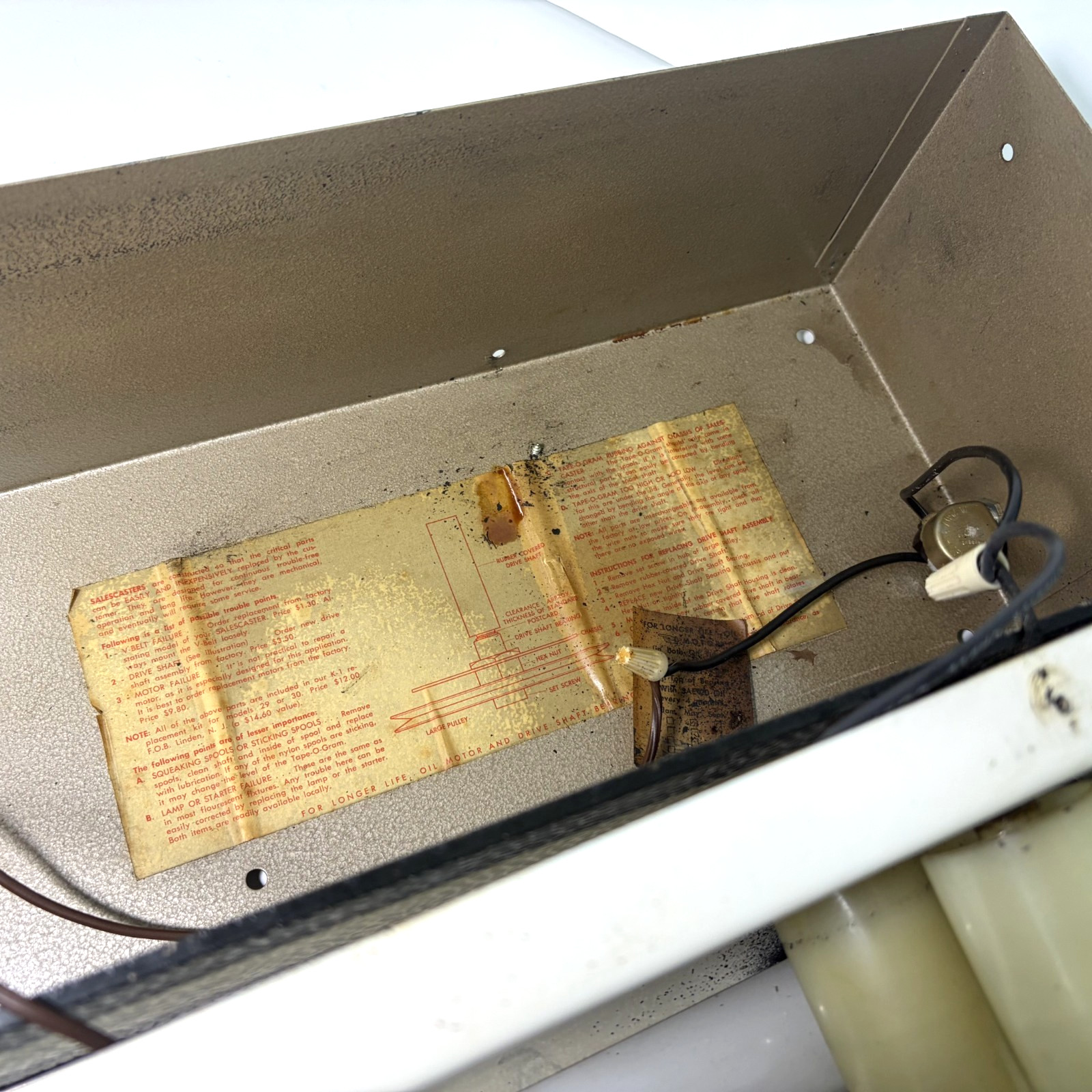 Salescaster Displays Corp Model 30 Scrolling Paper Message Changing Sign