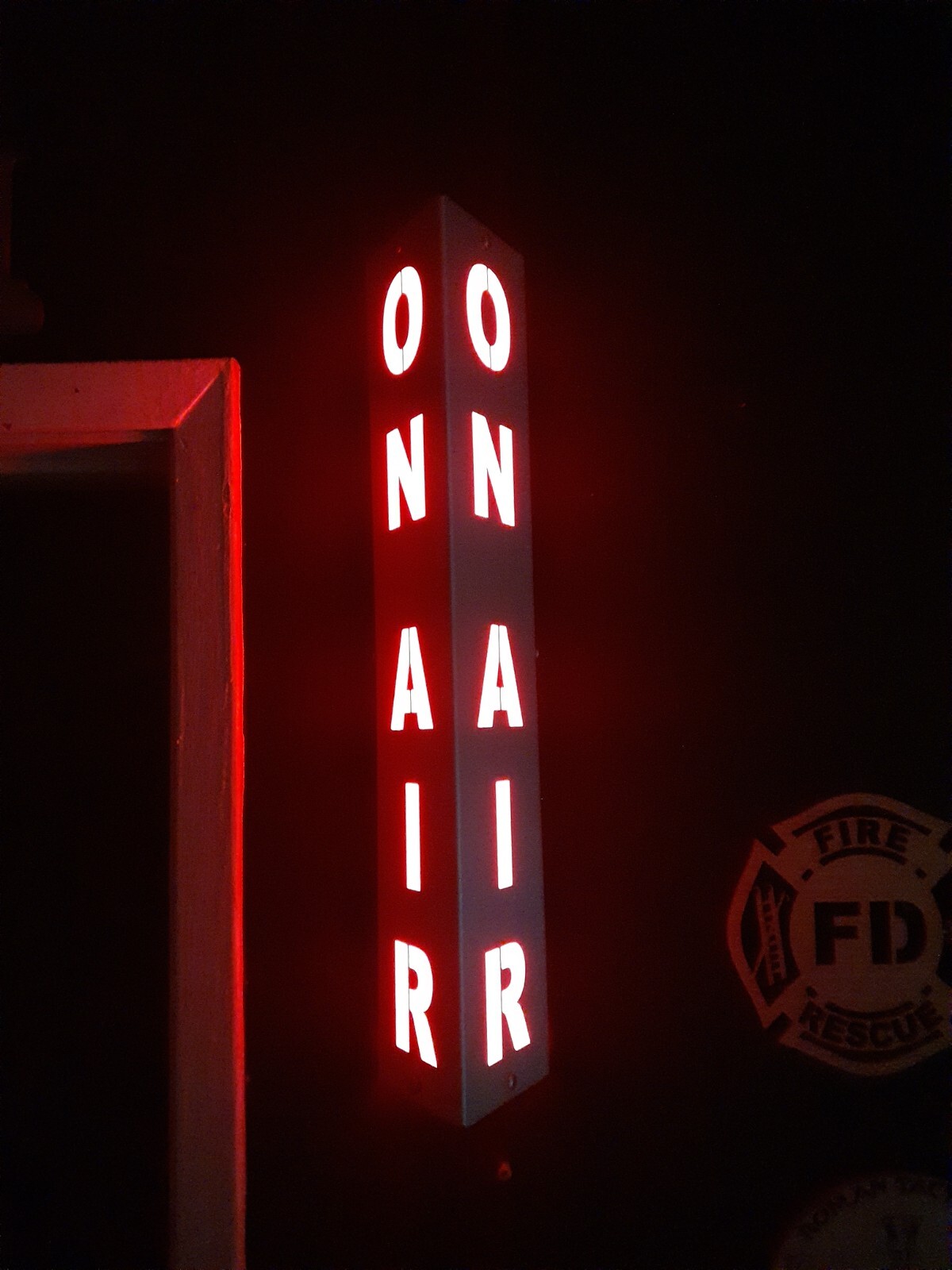 Lighted Sign « ON AIR » Aluminum 120V w/ Remote & Bluetooth. 18 inch
