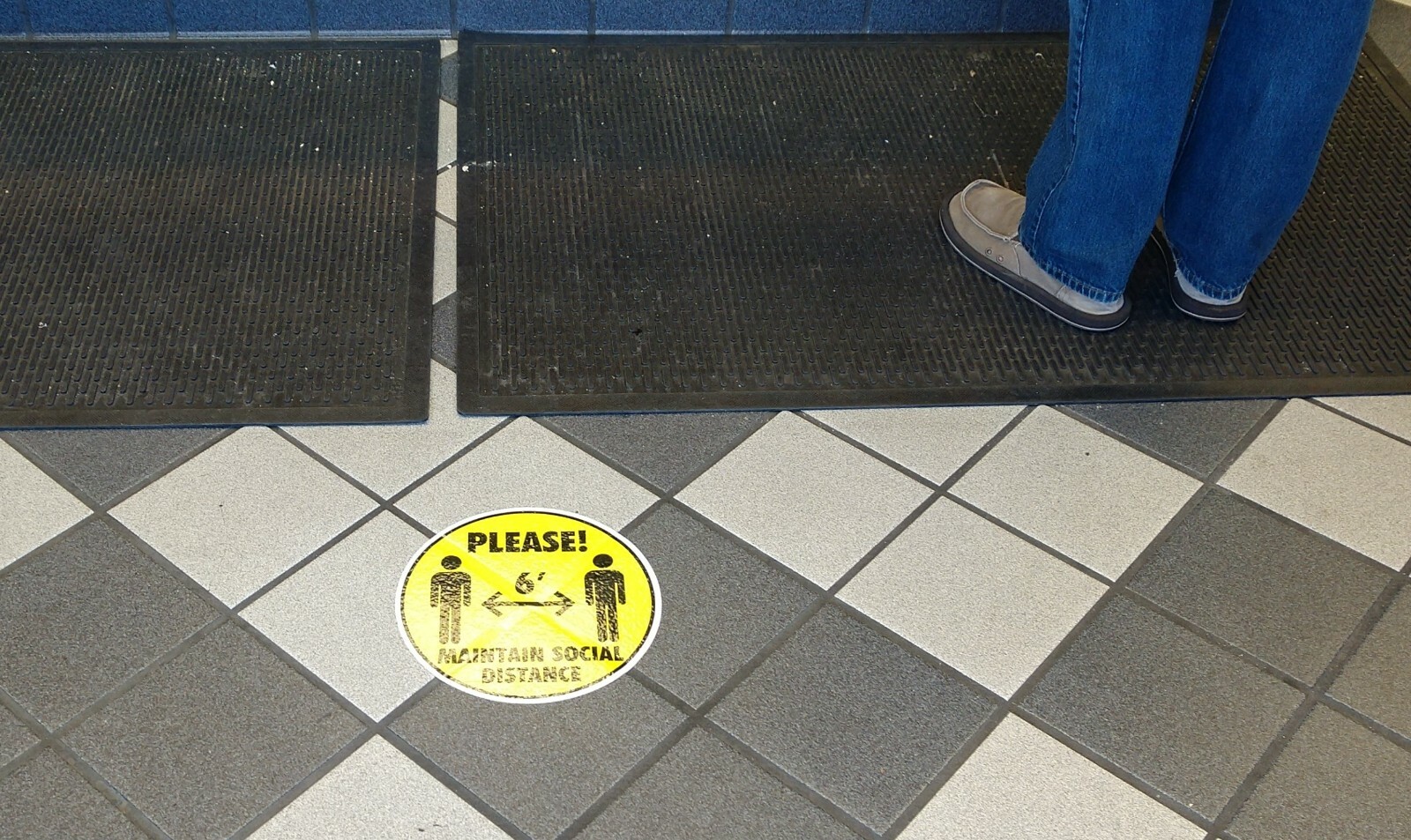 Social Distance Distancing Pandemic floor graphic sticker decal 10.4&Prime; diameter