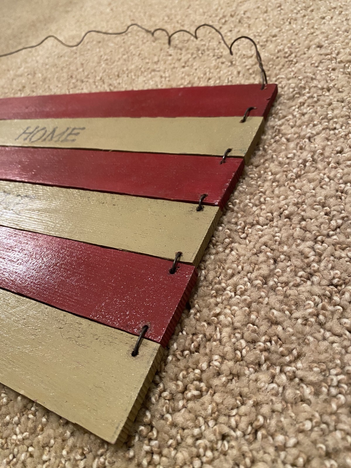 Patriotic Homemade Wooden Sign « Home of the Brave » Multicolor Wire Hanger 15×9
