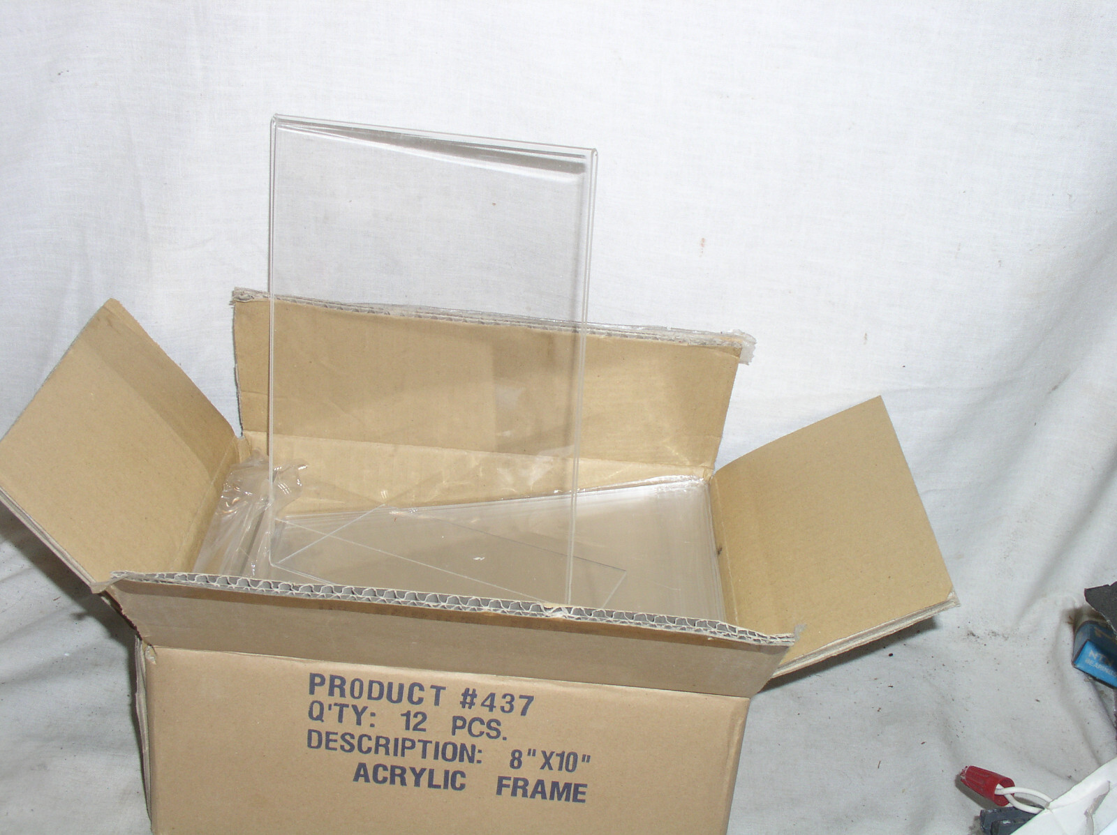 12 CLEAR PLASTIC ACRYLIC 8 BY 10 INCH DESK TABLE ANGLED PHOTO PICTURE FRAME CASE