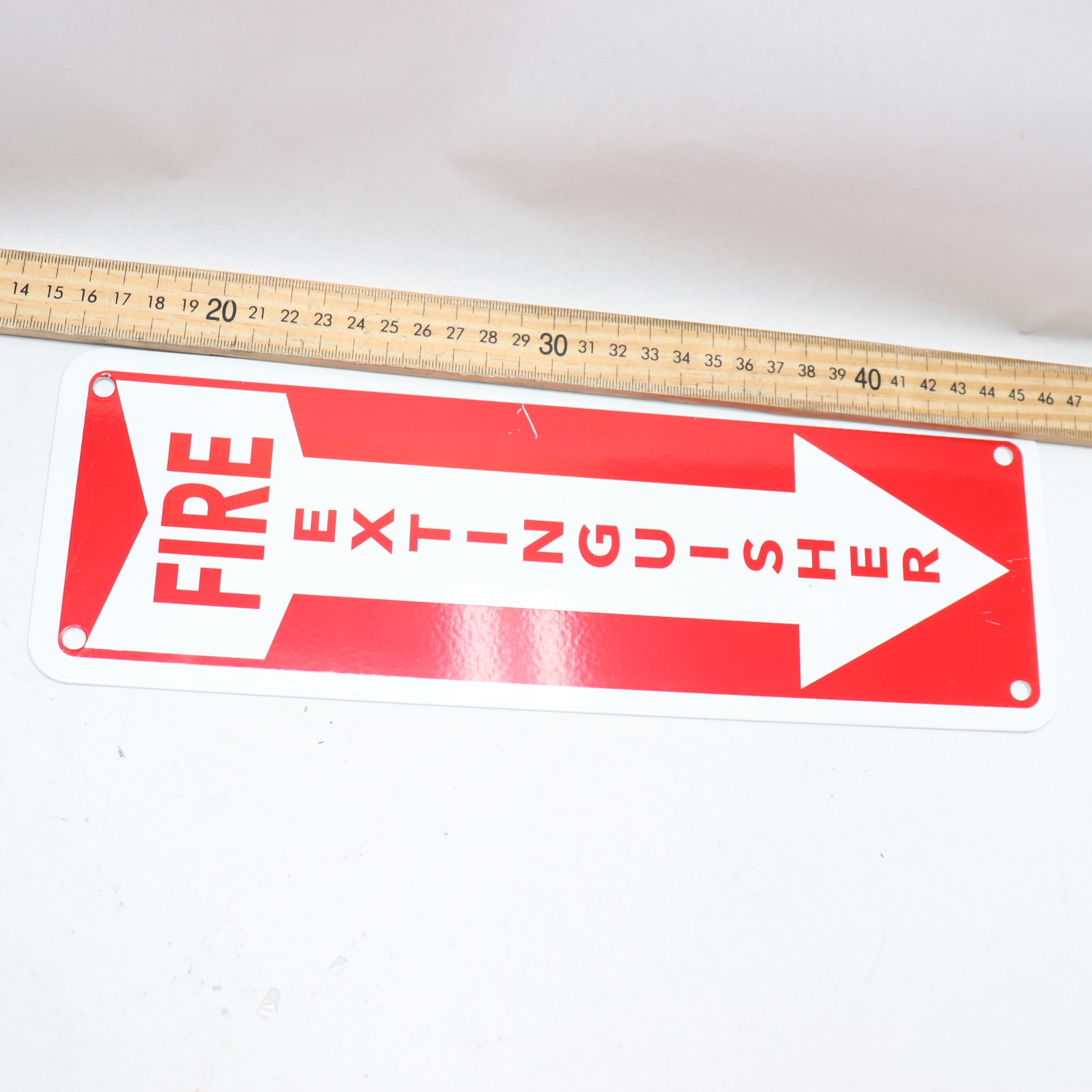« Fire Extinguisher » Arrow Down Sign Aluminum 4&Prime; X 12&Prime;