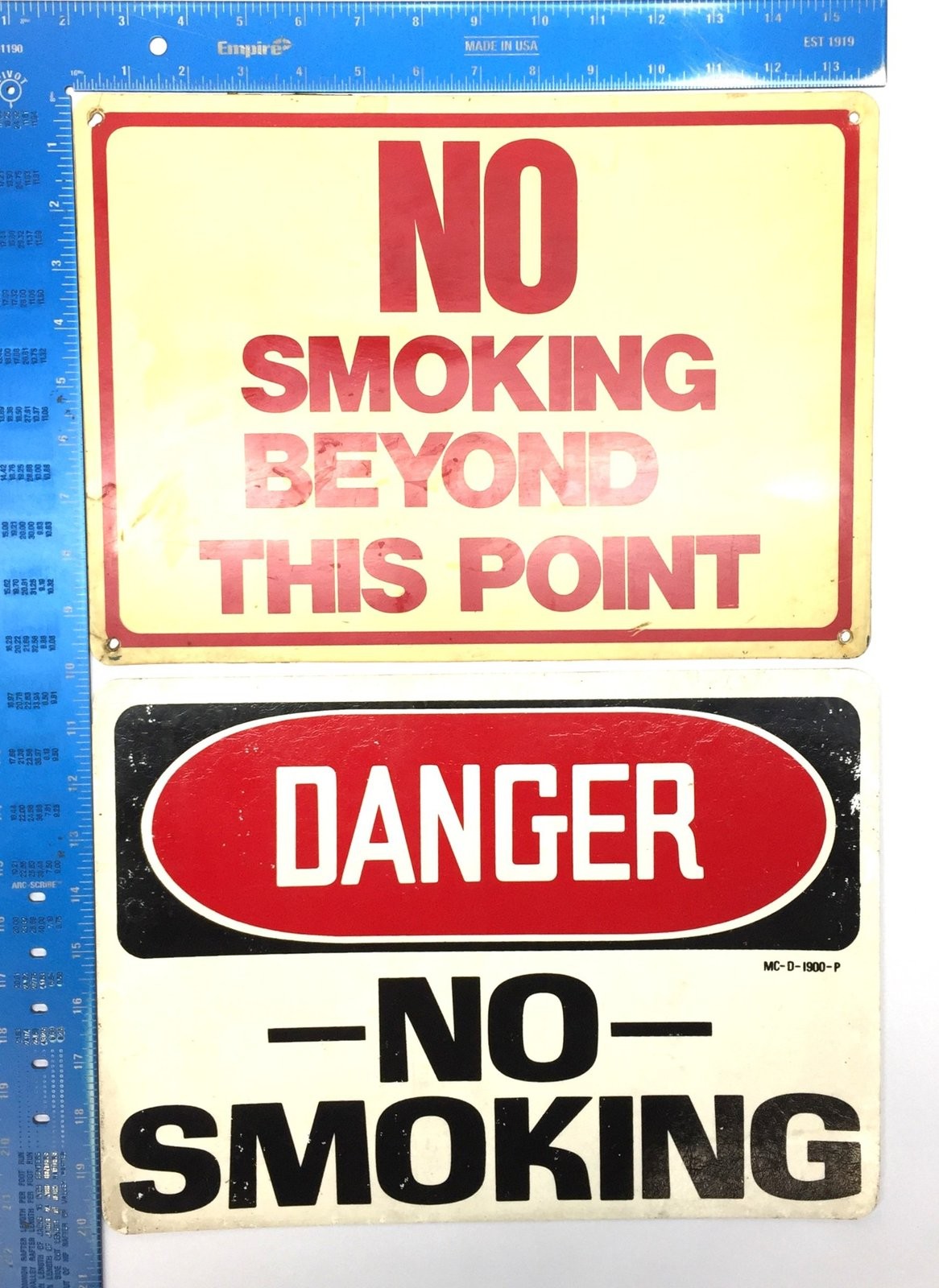 Unbranded 14&Prime; x 10&Prime; &lsquo;NO SMOKING&rsquo; Plastic Sign Pack (2pcs) USED