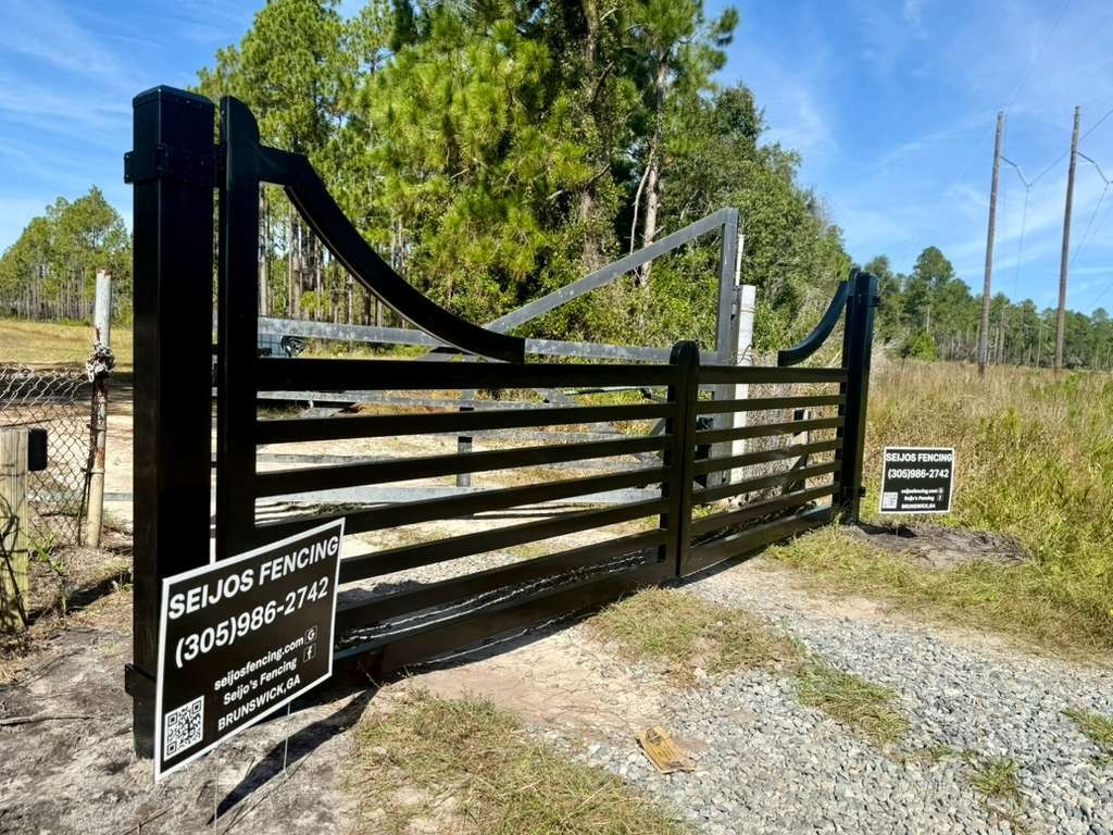 FARM GATES Driveway Entrance Gates available in 14&prime;, 16&prime; 20&prime; and 26&prime; Bi-Swing.