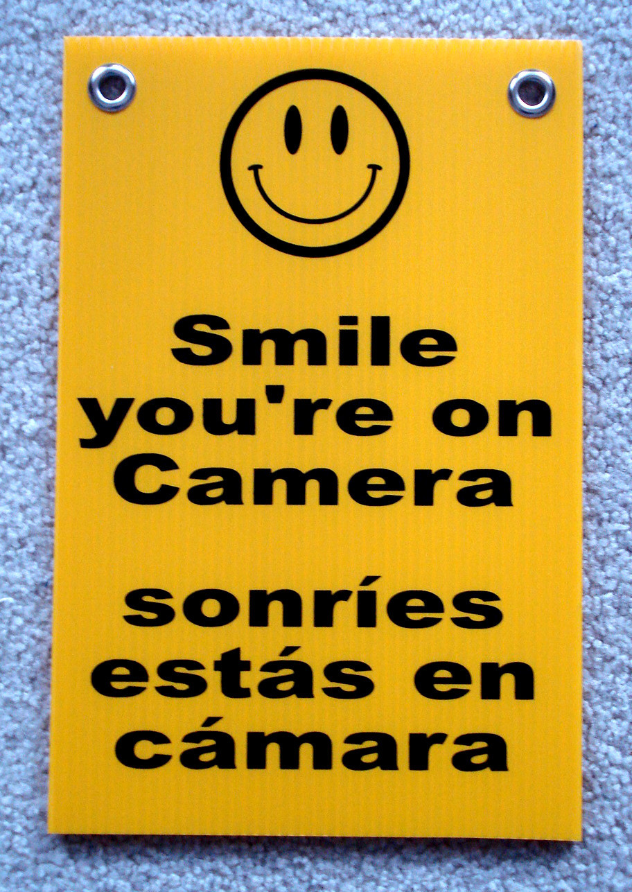 SMILE YOU&rsquo;RE ON CAMERA SIGN 8&Prime;x12&Prime; w/ Grommets Security Surveillance Spanish