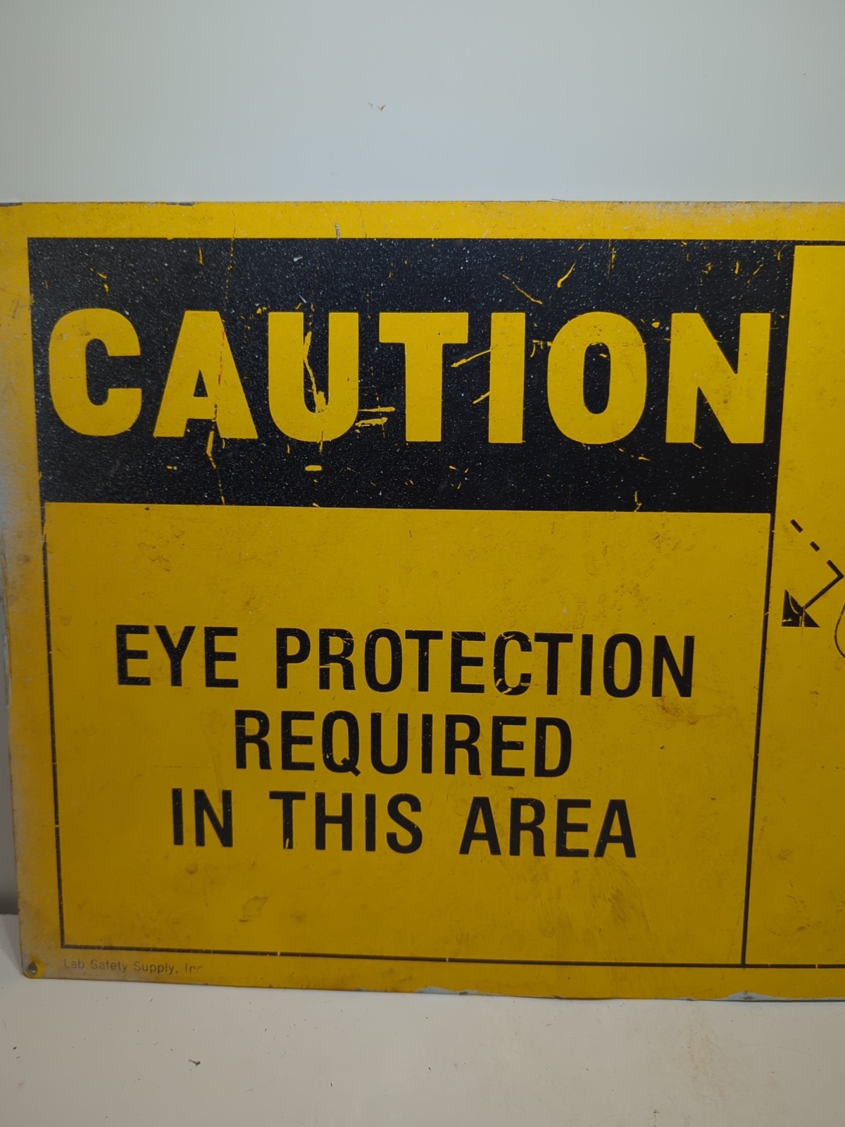 ✨11⅜in x 19in✨Mancave Metal Sign « Caution: Eye Protection Required In This Area »