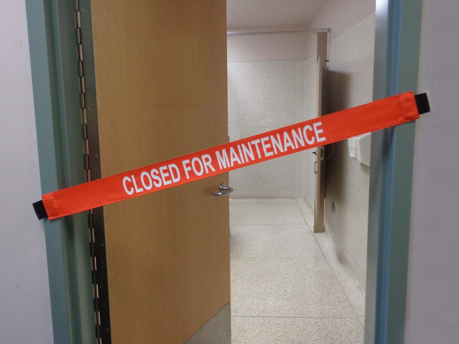 CLOSED FOR MAINTENANCE – Safety Signs with Magnetic Ends