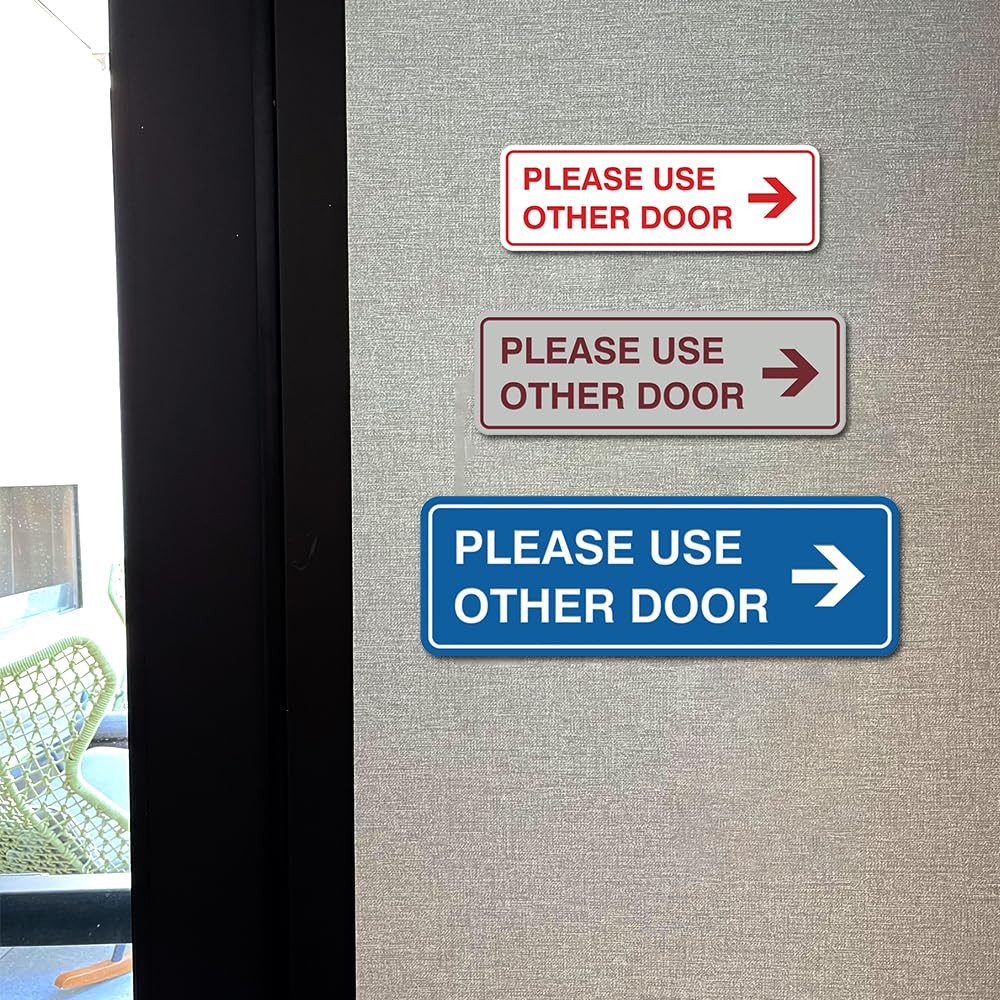 Standard Please Use Other Door Right Arrow Sign Black Gold – Large 1 Pack