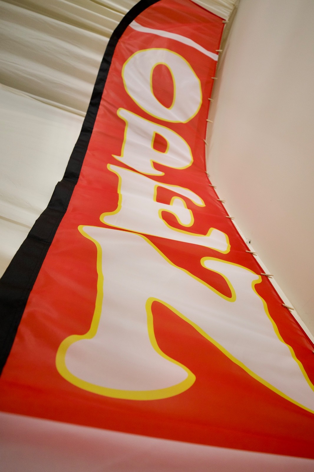 Extra Large Promotional Banner, Convex Bow Flag, Bow outward along the Tap Edge