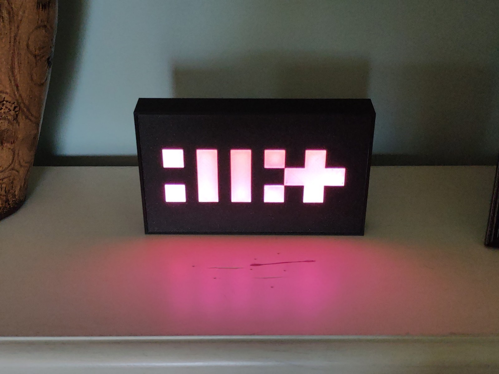 ILLIT Kpop LED Lightbox Sign – Glowing Pink ILLIT (아일릿) Logo USB Merch