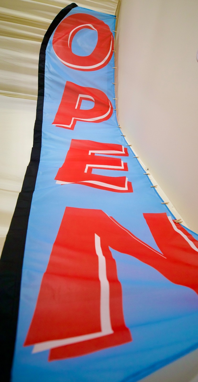 Extra Large Promotional Banner, Convex Bow Flag, Bow outward along the Tap Edge