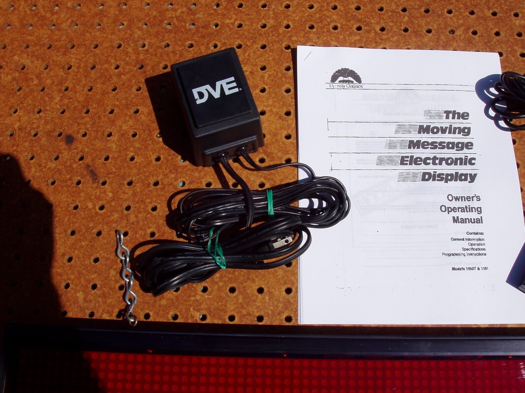 DYNASTY CLASSICS MOVING MESSAGE ELECTRONIC DISPLAY 28 x 4&Prime; GOOD CONDITION