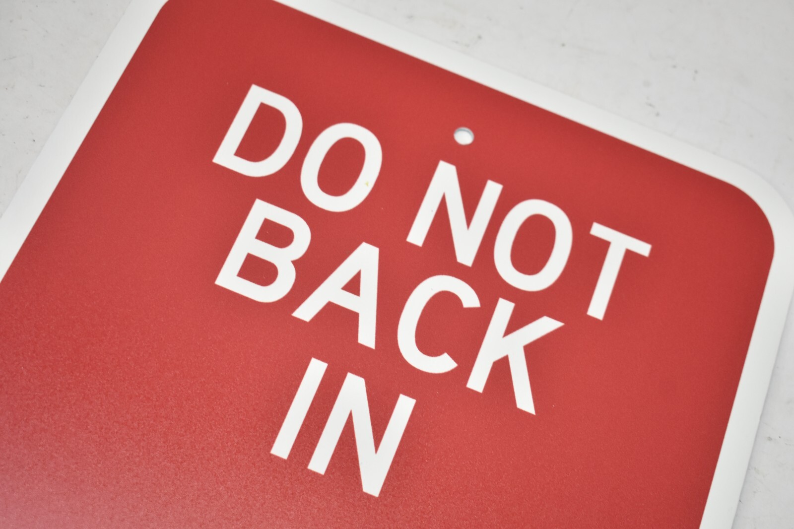 Lot of 8 Do Not Back In Tow Away Signs Aluminum Reflective 12&Prime; x 18&Prime; Red/White