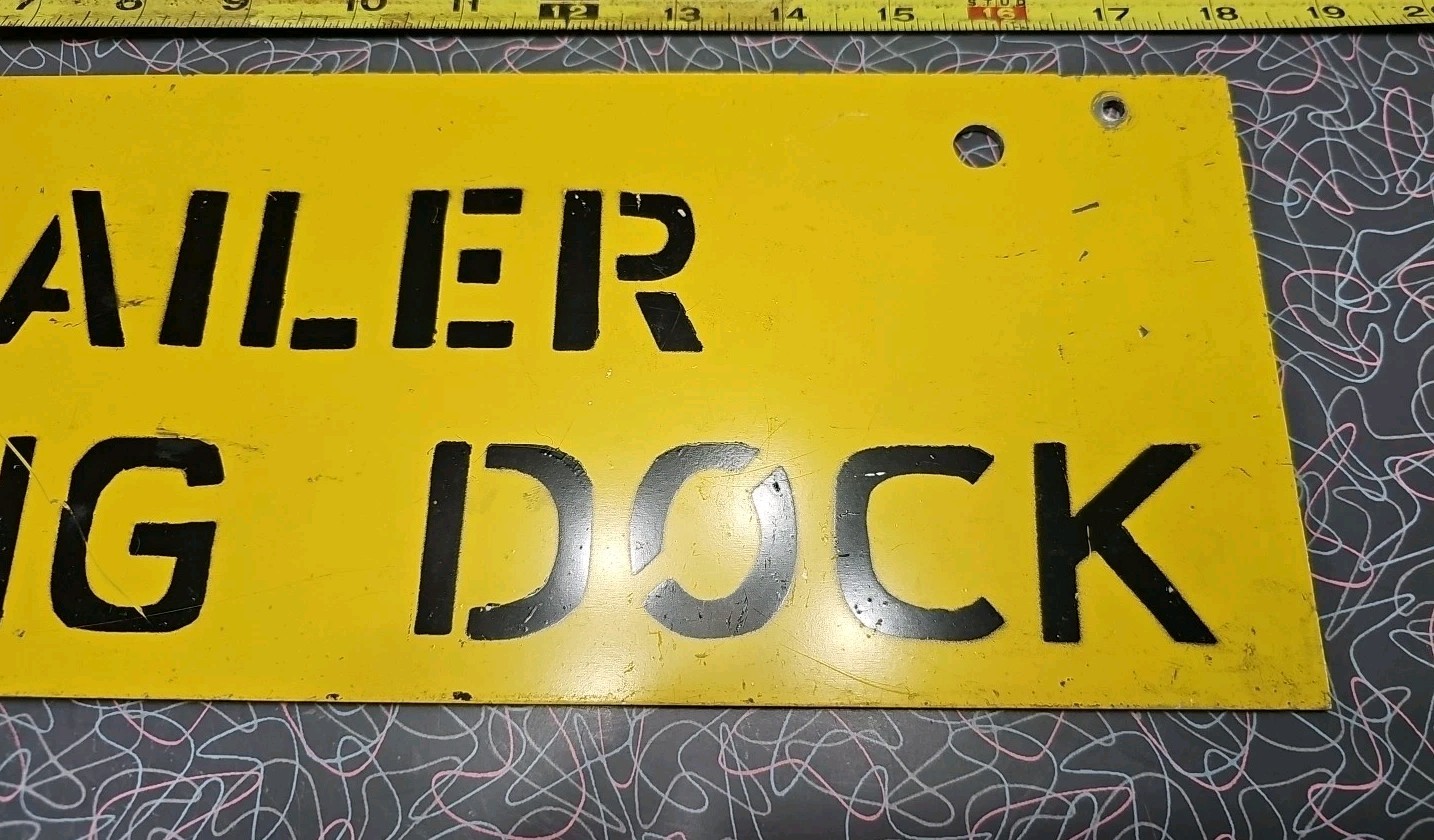 Lot Of 2 Aluminum Signs. « Trailer Leaving Dock » 18&Prime; x 5.5&Prime;