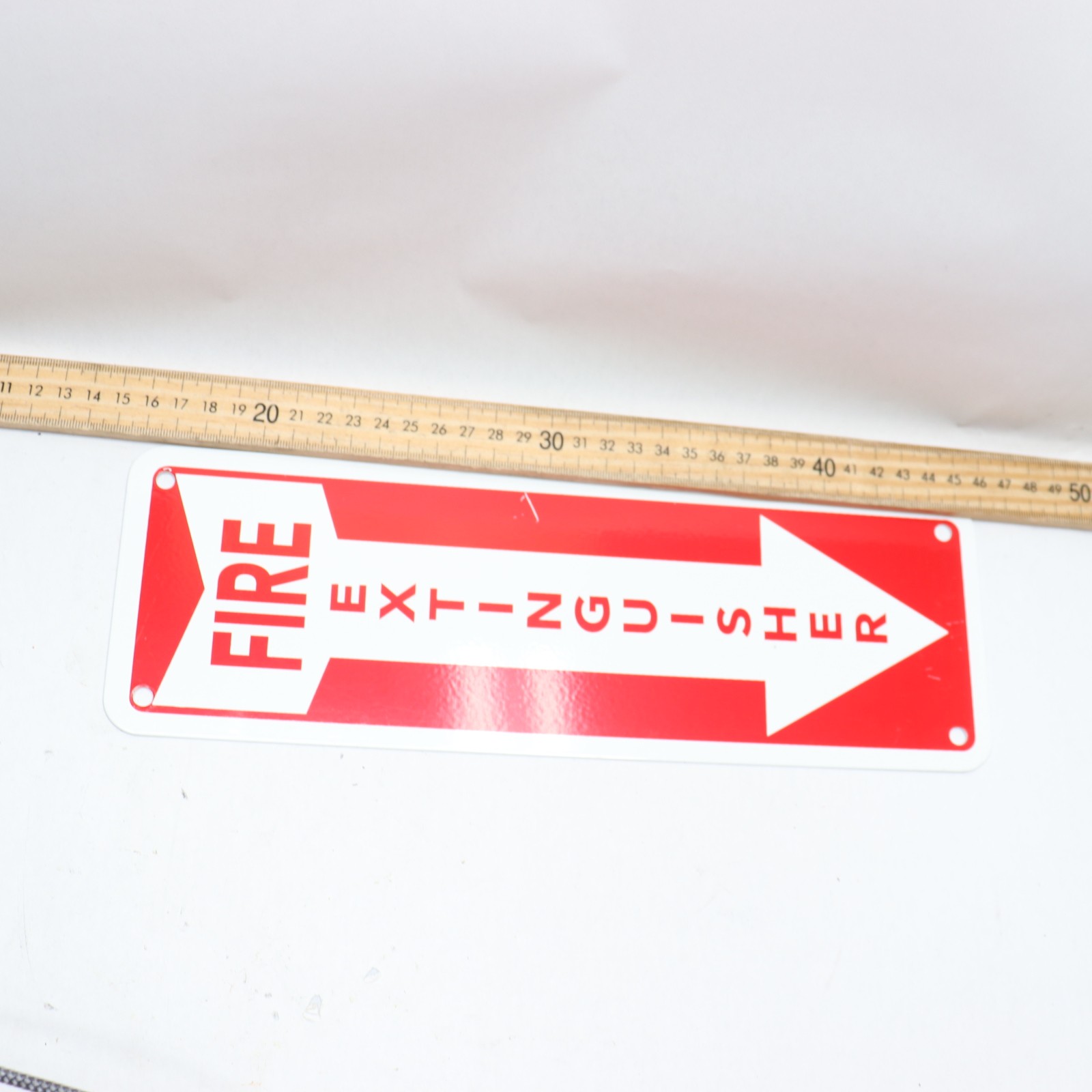 « Fire Extinguisher » Arrow Down Sign Aluminum 4&Prime; X 12&Prime;