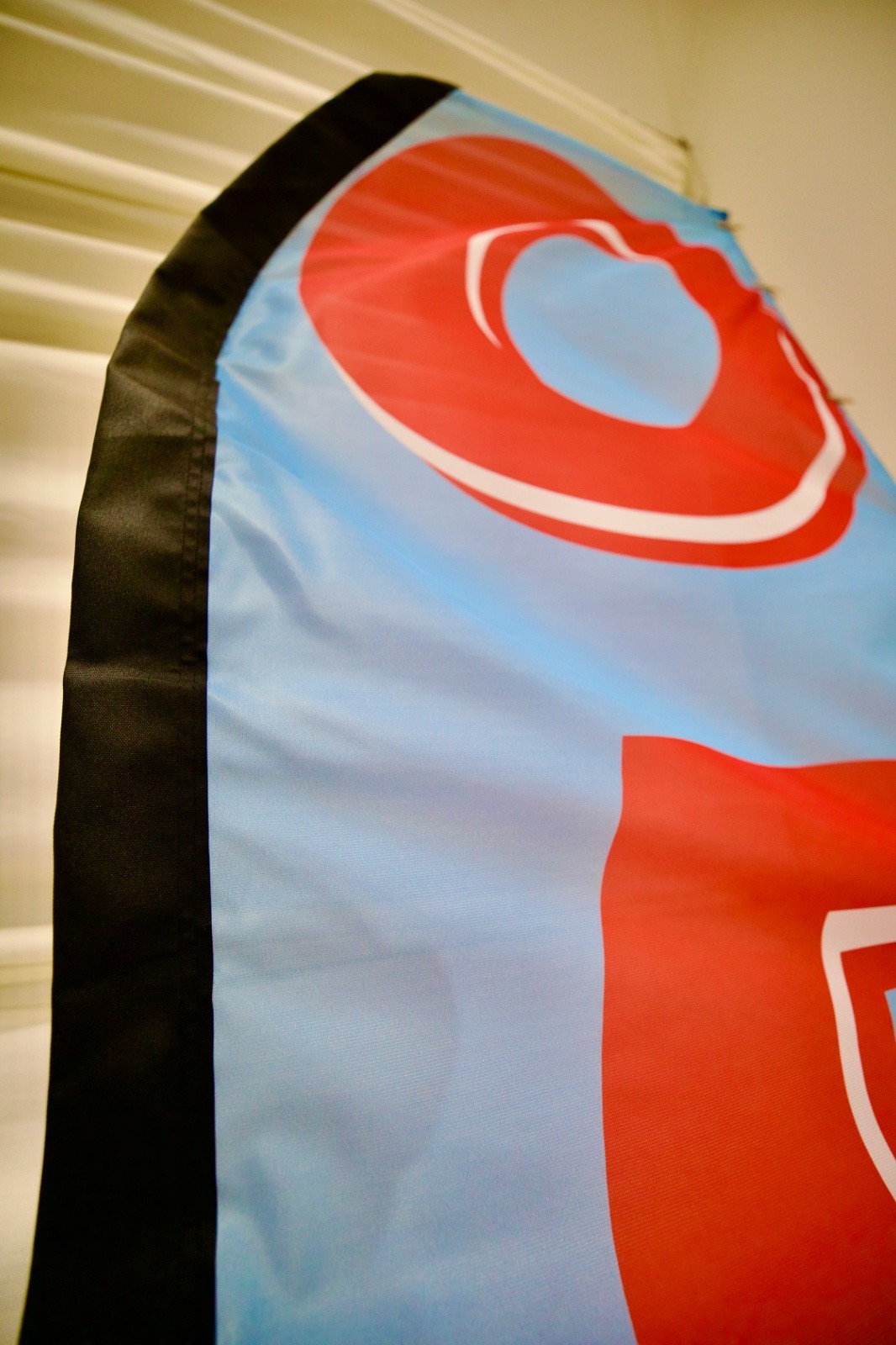 Extra Large Promotional Banner, Convex Bow Flag, Bow outward along the Tap Edge