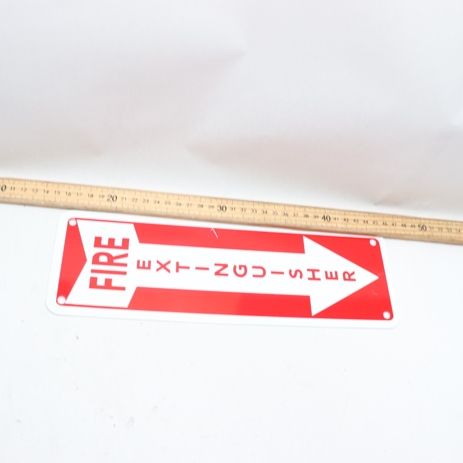 « Fire Extinguisher » Arrow Down Sign Aluminum 4&Prime; X 12&Prime;