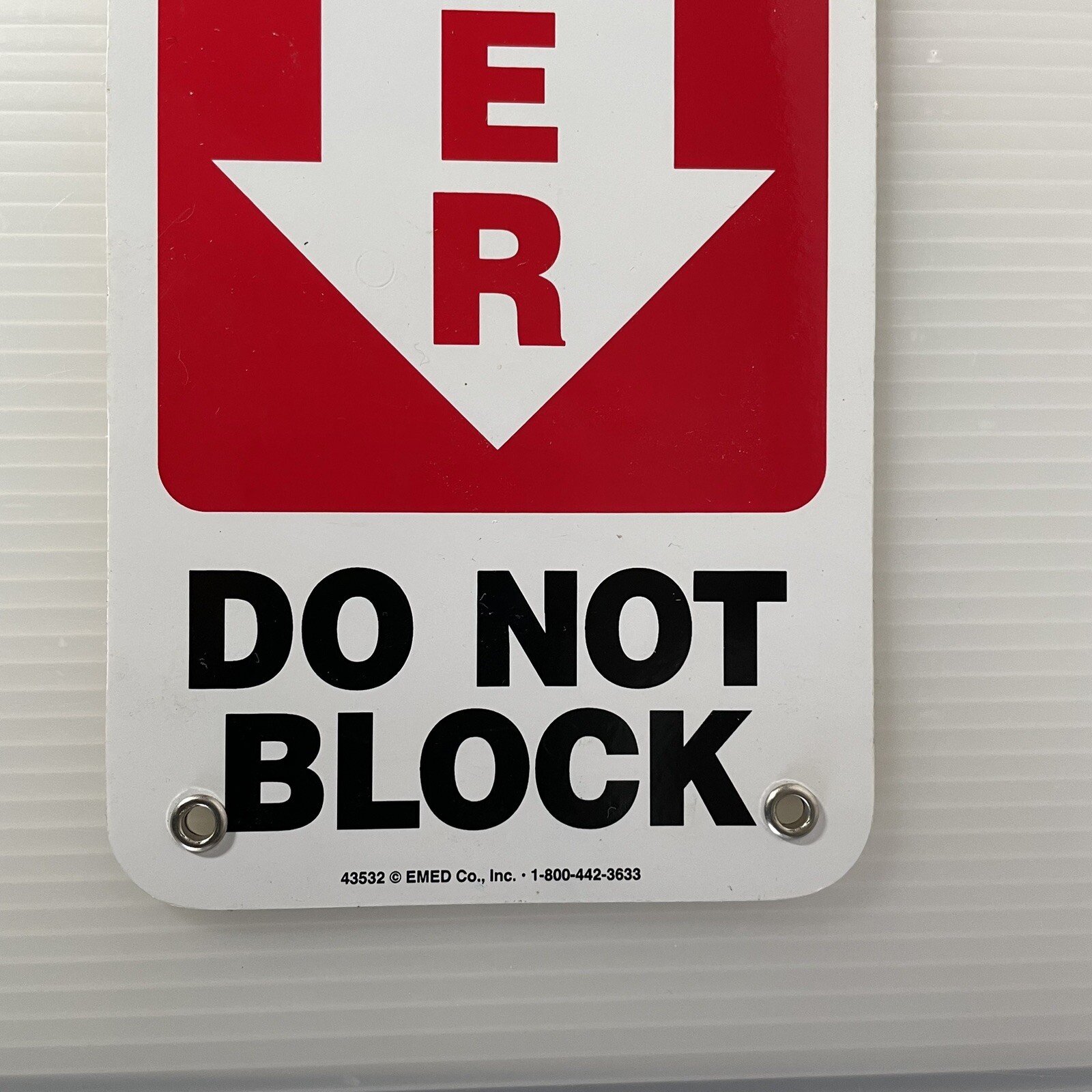 Plastic Fire Extinguisher Arrow Do No Block Sign 4”x 18” 4 Signs