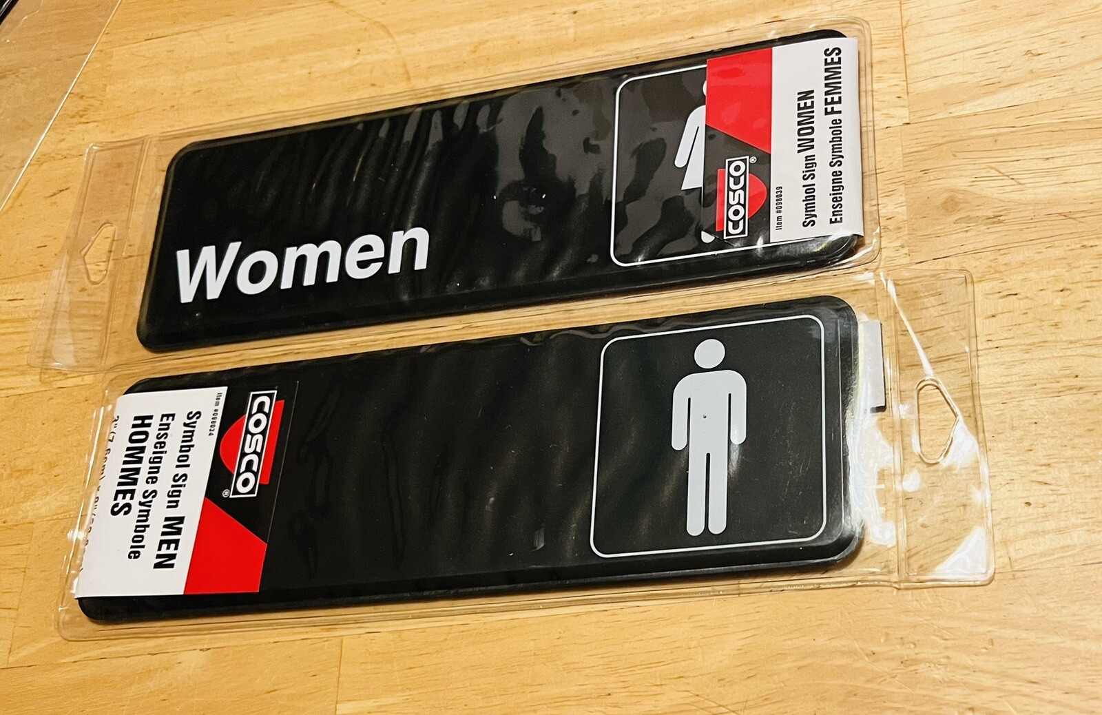 2 Restroom Sign COSCO black Plastic 9 »x 3” Men & Women