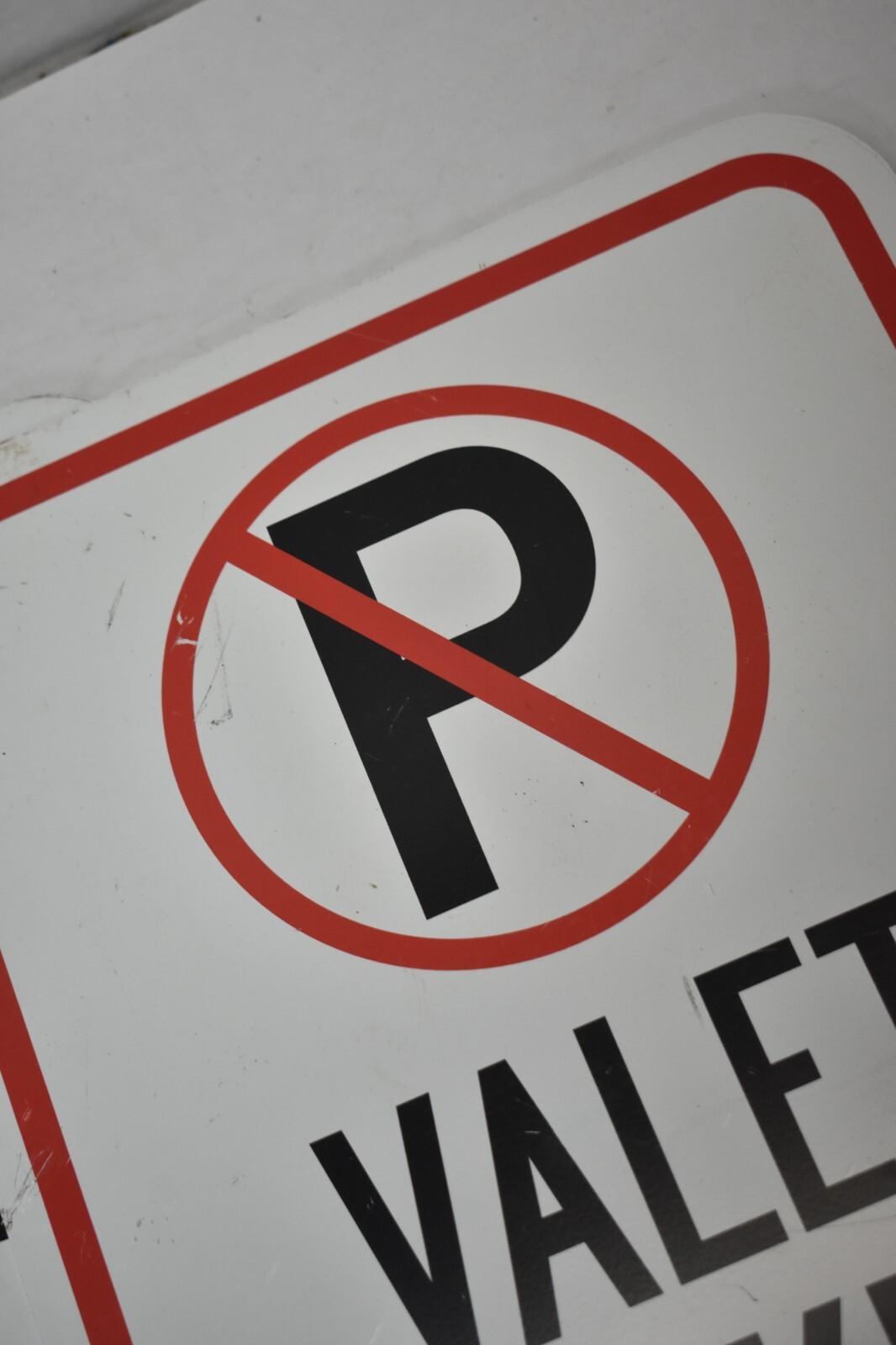 Lot of 4 Valet Parking Only Aluminum Reflective Signs 12&Prime; x 18&Prime; No Parking