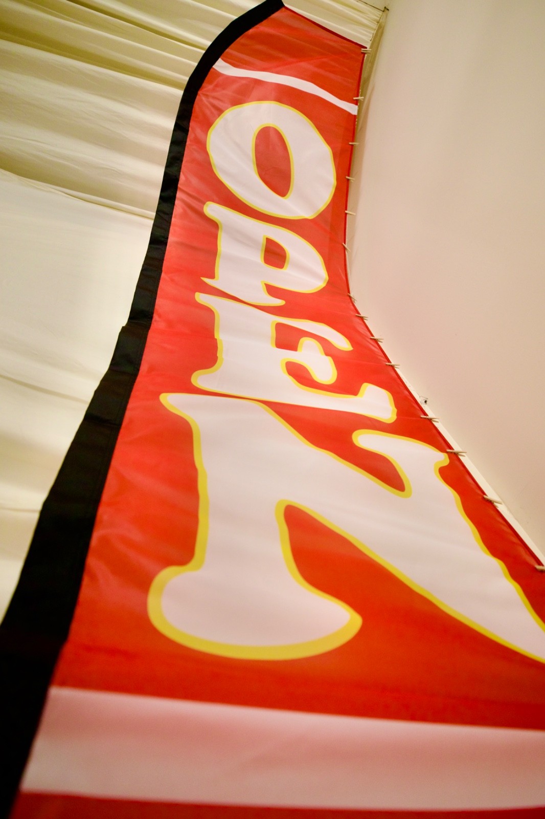 Extra Large Promotional Banner, Convex Bow Flag, Bow outward along the Tap Edge