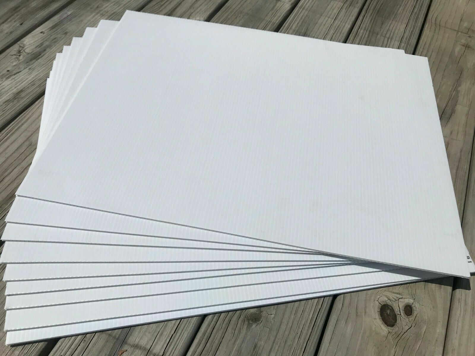 100 White Signs 24&Prime;x18&Prime; x4 mm corrugated plastic, bundles of 100 pieces
