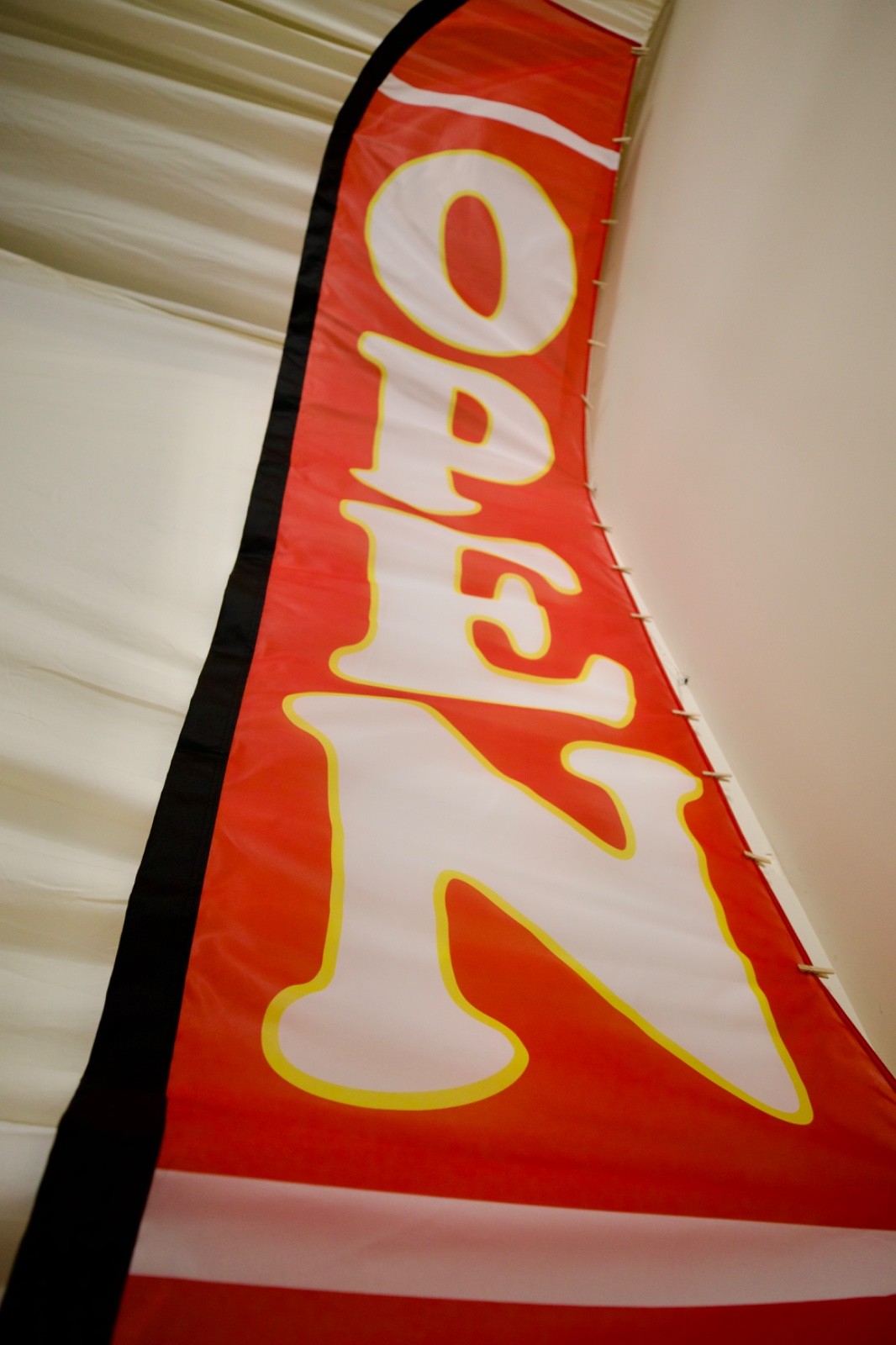 Extra Large Promotional Banner, Convex Bow Flag, Bow outward along the Tap Edge