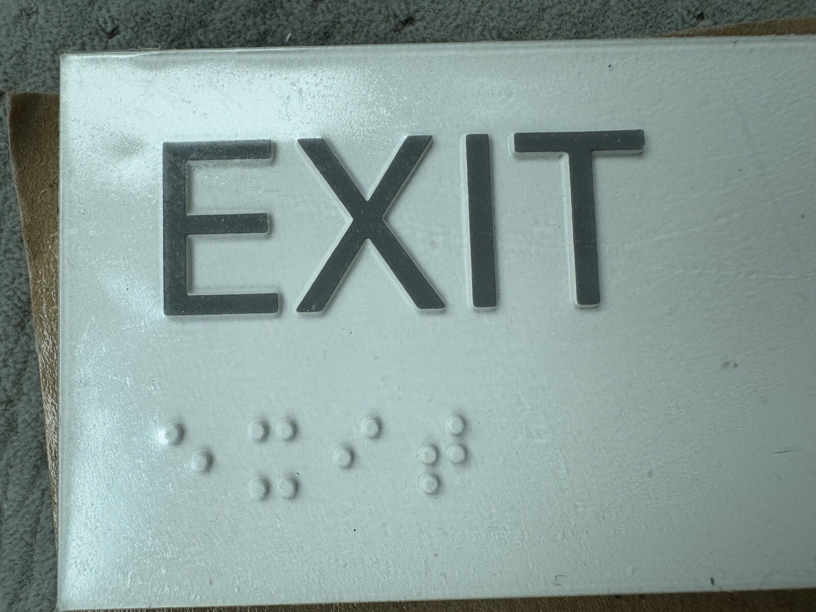 « EXIT » ADA / braille sign 2&Prime; x 4&Prime; acrylic w/white tactile