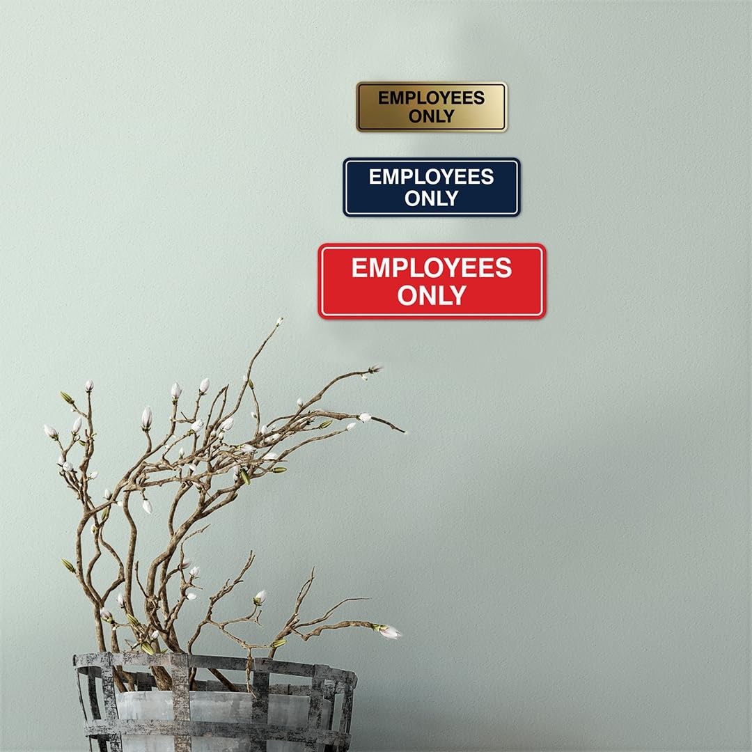 Standard EMPLOYEES ONLY Sign – Black/Gold – Small 1 Pack