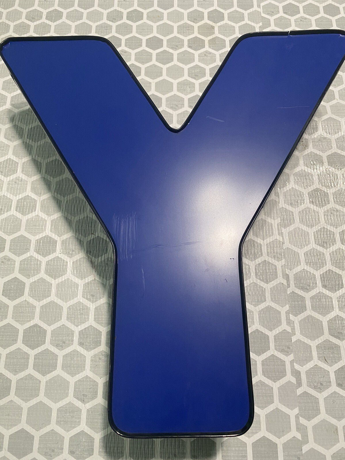 18” CHANNEL LETTERS , Commercial Quality, Blue Face, Black Trim, « Y »