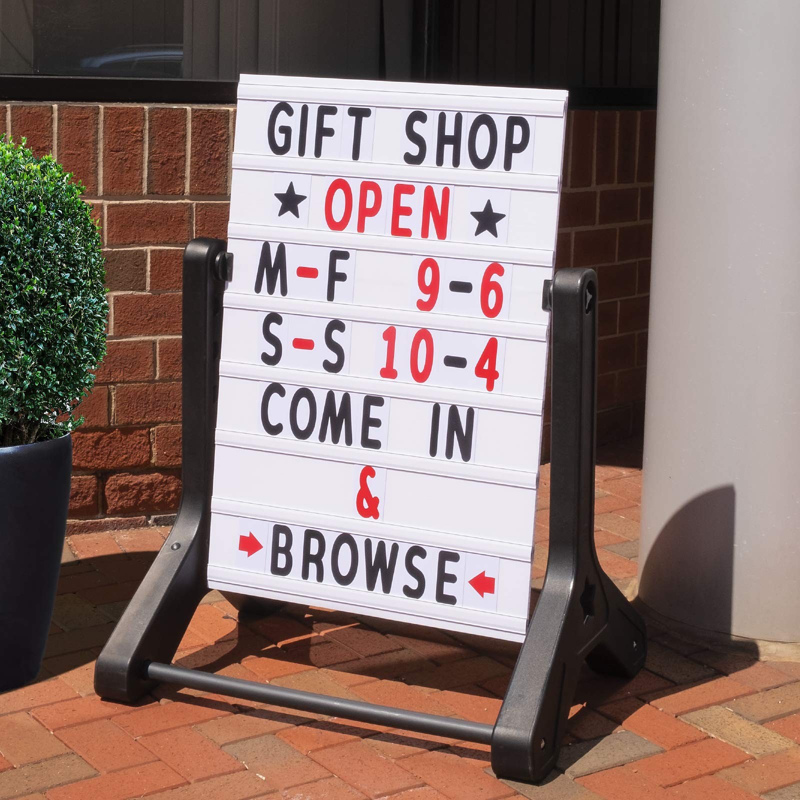 Swinging Changeable Message Sidewalk Sign 24&Prime; x 36&Prime; Sign with 792 PreCut Doub…