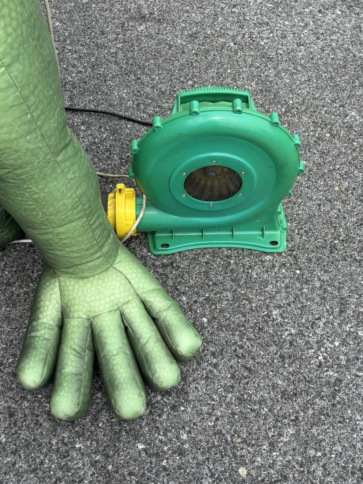 Inflatable Geico Gecko Advertising Approx 8 Feet Tall With Blower