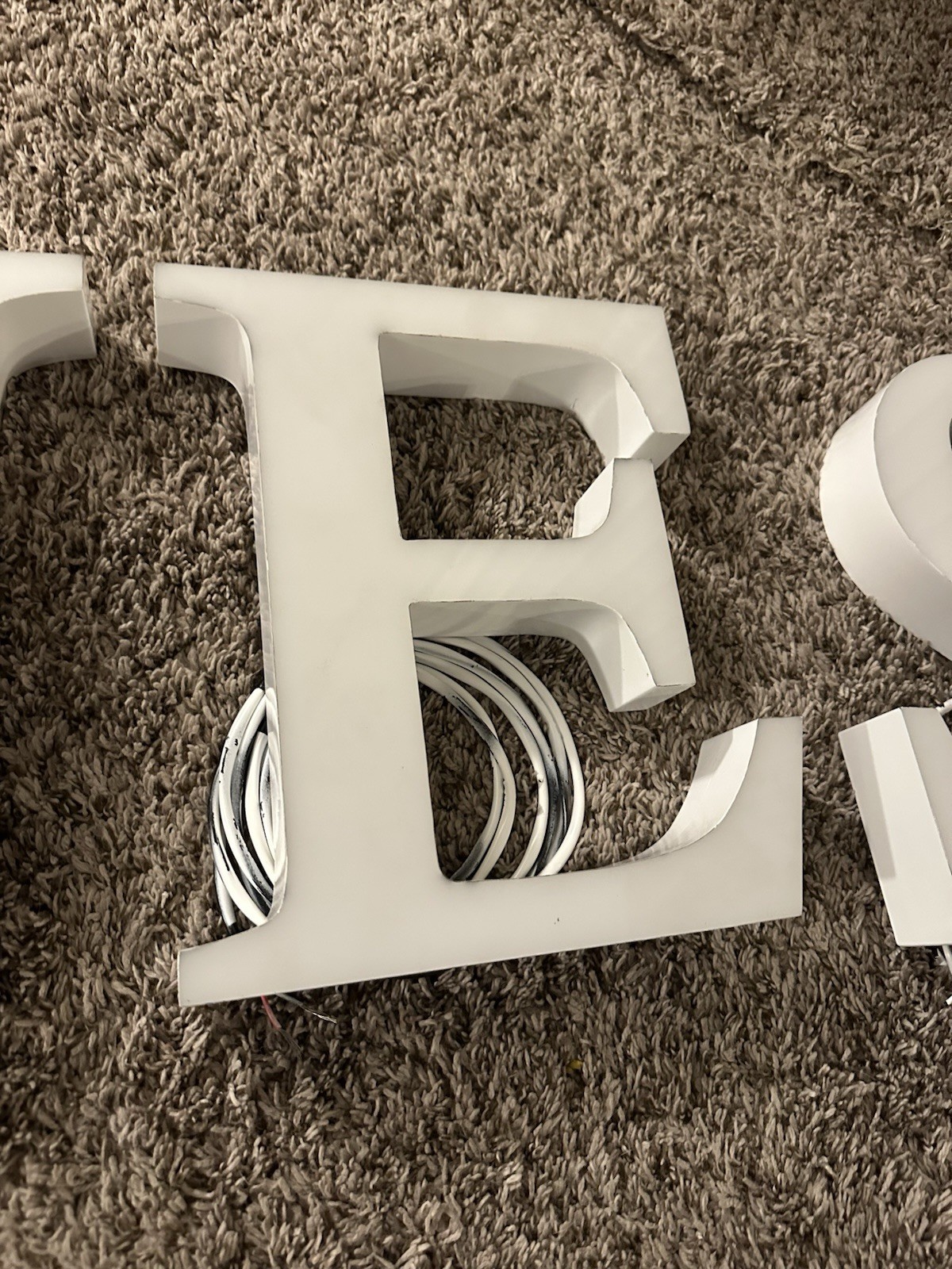 Authentic 12&Prime; Front Lot « Guess » Channel Letters