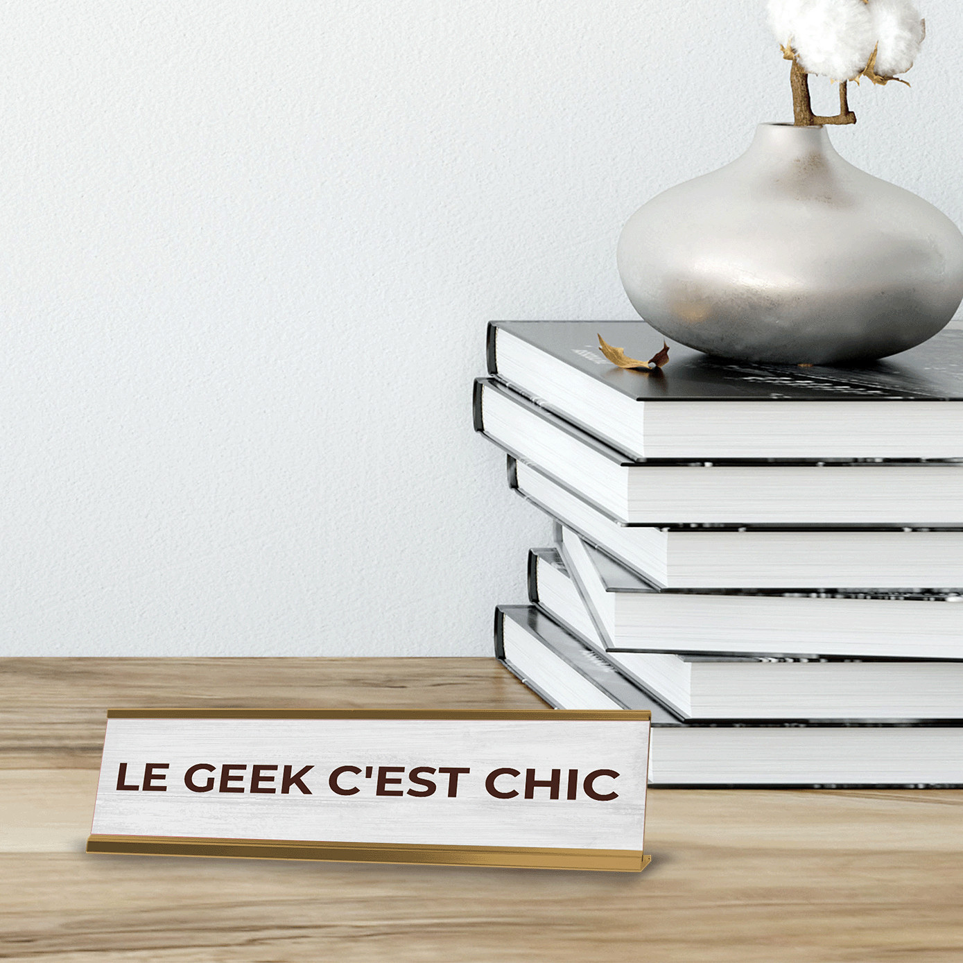 Le Geek C&rsquo;est Chic 2 x 10&Prime; Desk Sign | French Motivational Quote Office Décor