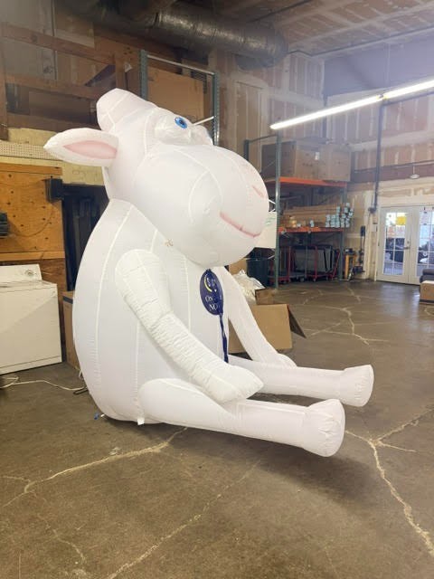 Serta Sheep – inflatable promotional display