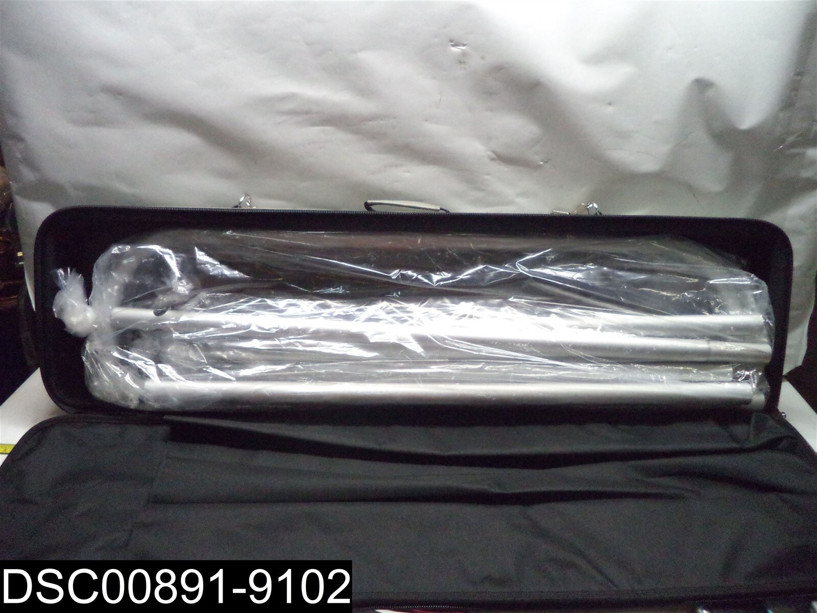 16-65 EZ Extend Banner Stand Only With Case 3&prime; x 6-1/2&prime;