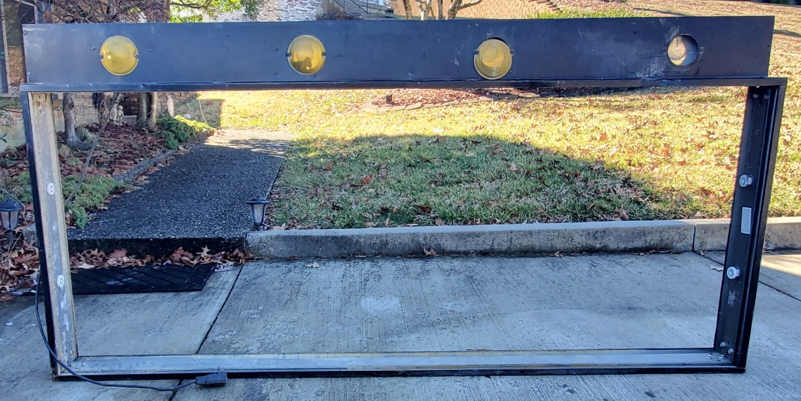 Double sided OUTDOOR – 2 Bulb – SIGN BOX / FRAME, Flashing LG 8&rsquo;x4&rsquo;x7 » used