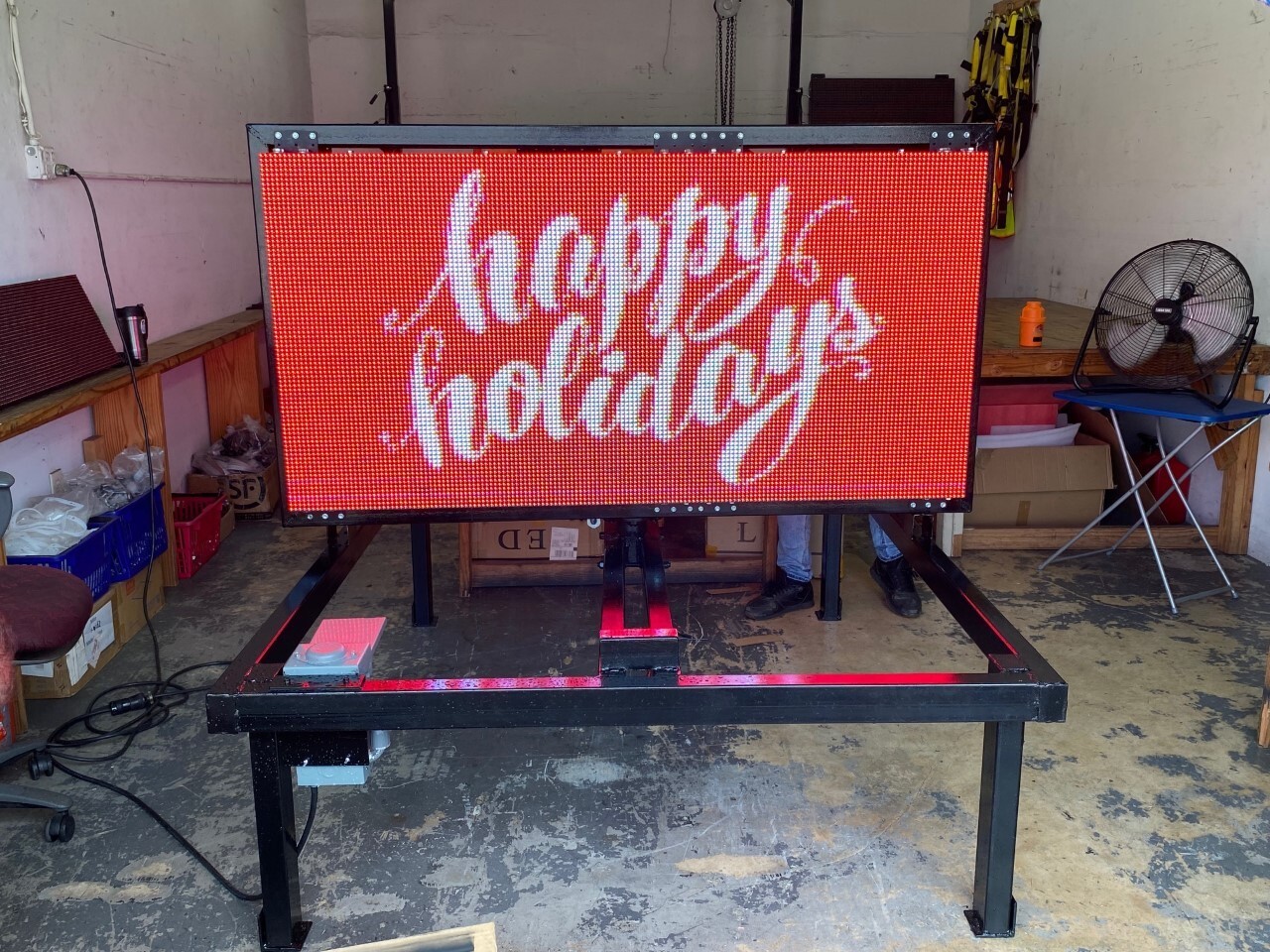 Full Color Programmable LED Sign Board on Trailer – 4&prime; High x 8&prime; Wide – USA Made