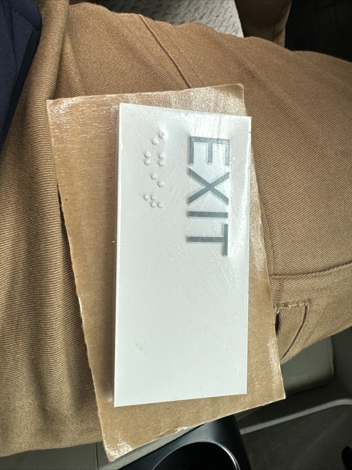 « EXIT » ADA / braille sign 2&Prime; x 4&Prime; acrylic w/white tactile