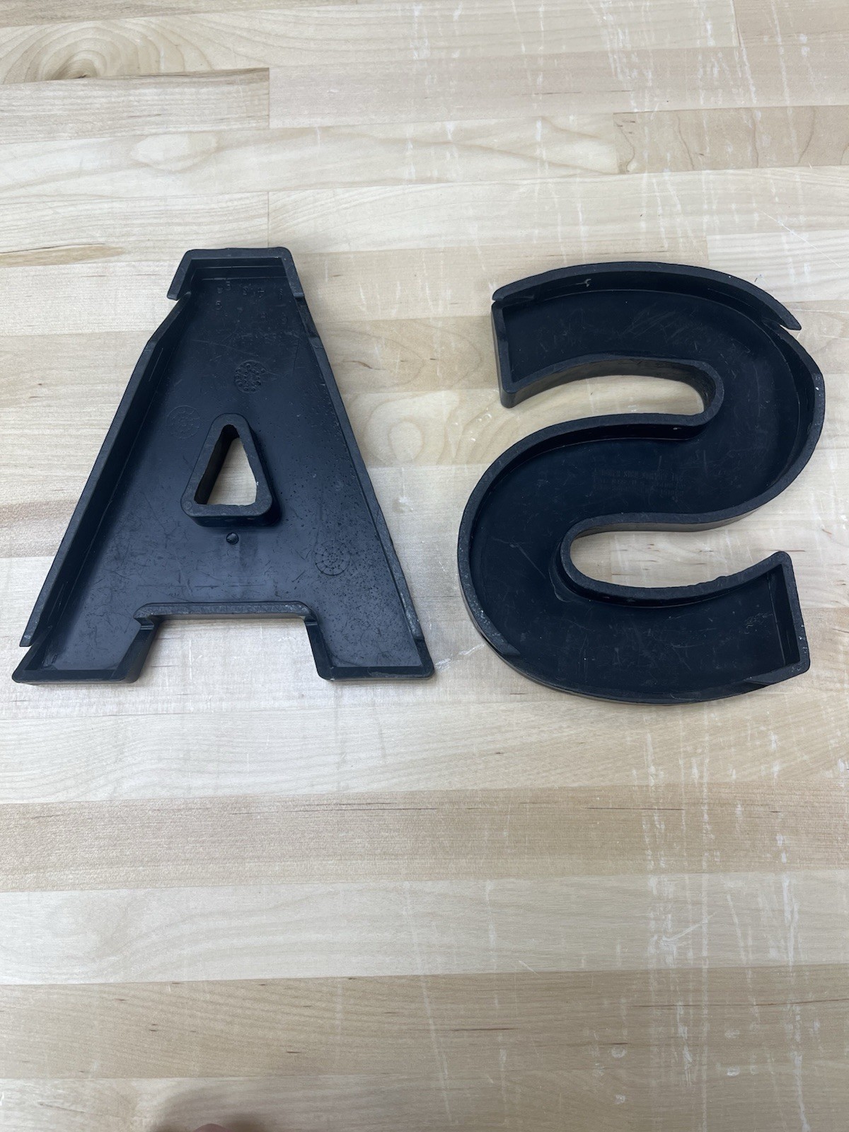 Wagner Sign Group Inc. 6&Prime; Slotted Black Plastic Exterior Sign Letters
