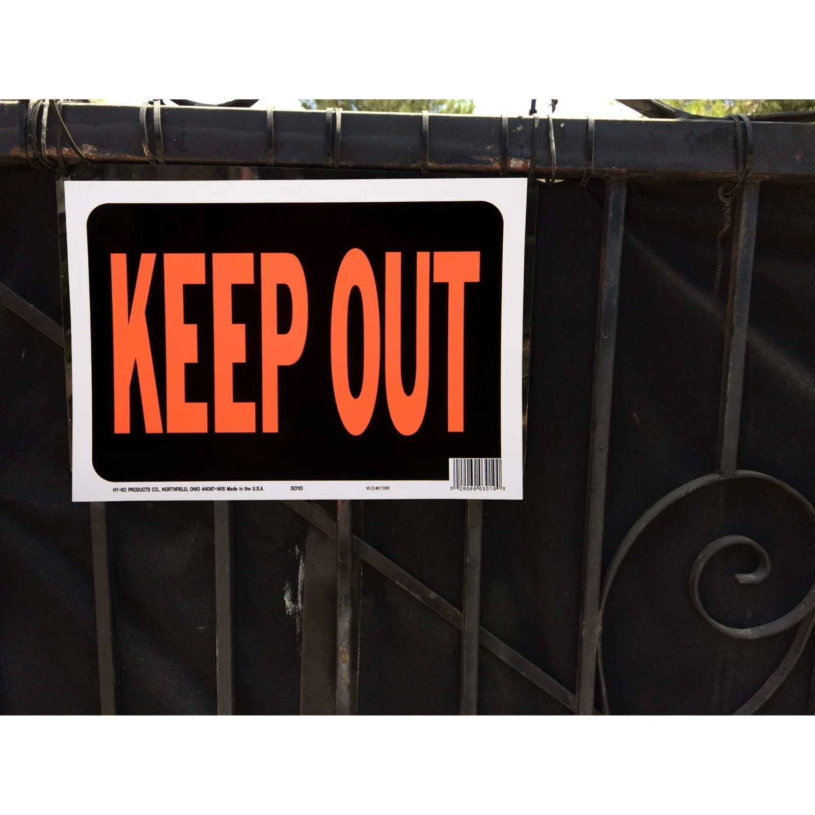NEW 8.5×11 Plastic « Keep Out » Sign Bold, Weatherproof TOTAL OF 4 IN ORDER