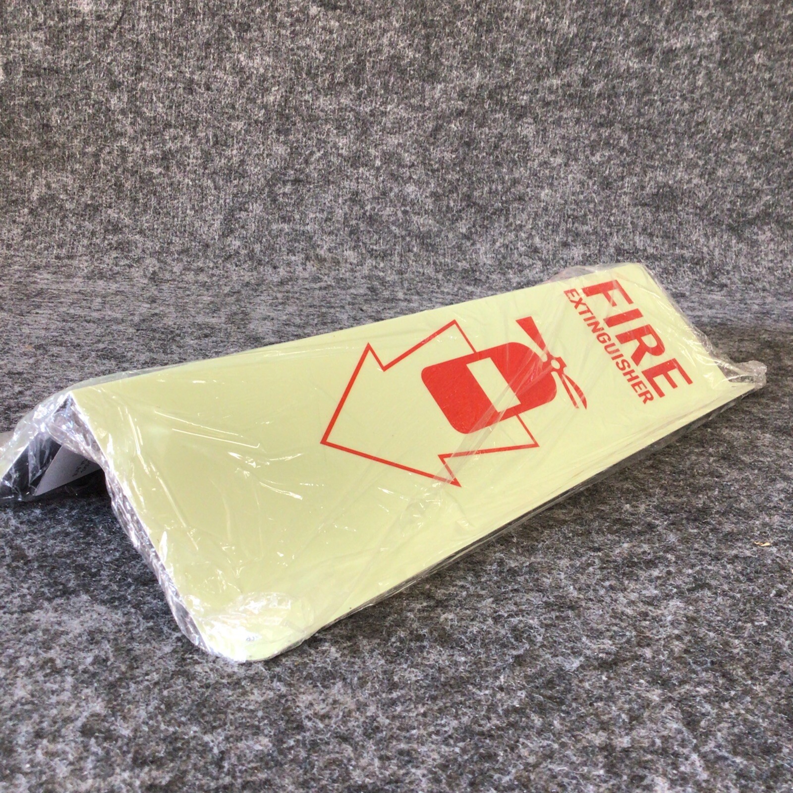 LYLE LCVB-0043-GA_4x18 Aluminum Fire Extinguisher Safety Sign 460L27 New