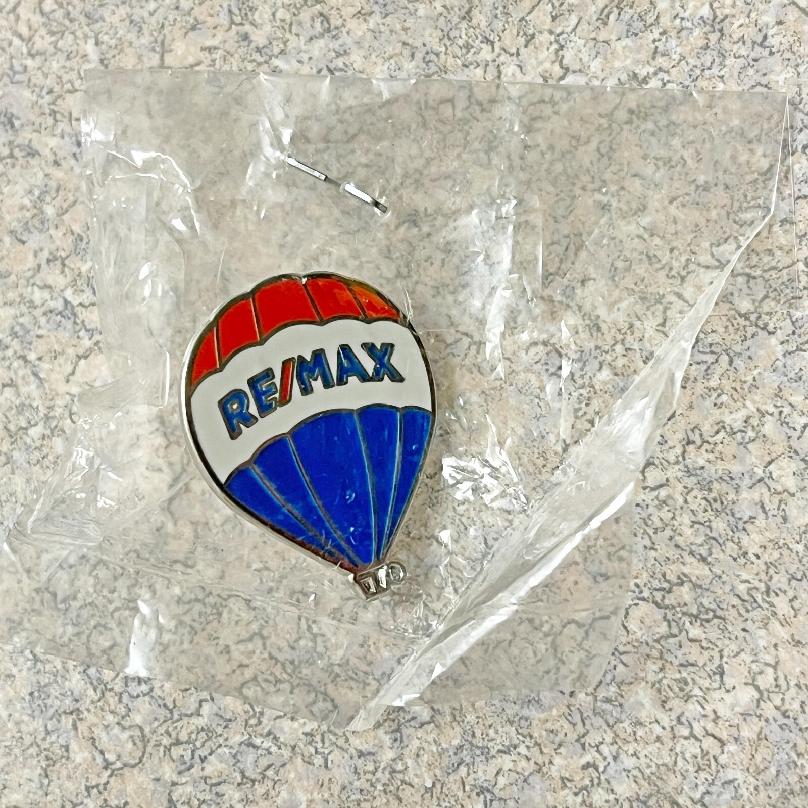 👉 Lot of 41 RE/MAX Real Estate Pennant Flags for PVC Poles + NEW Lapel Pin