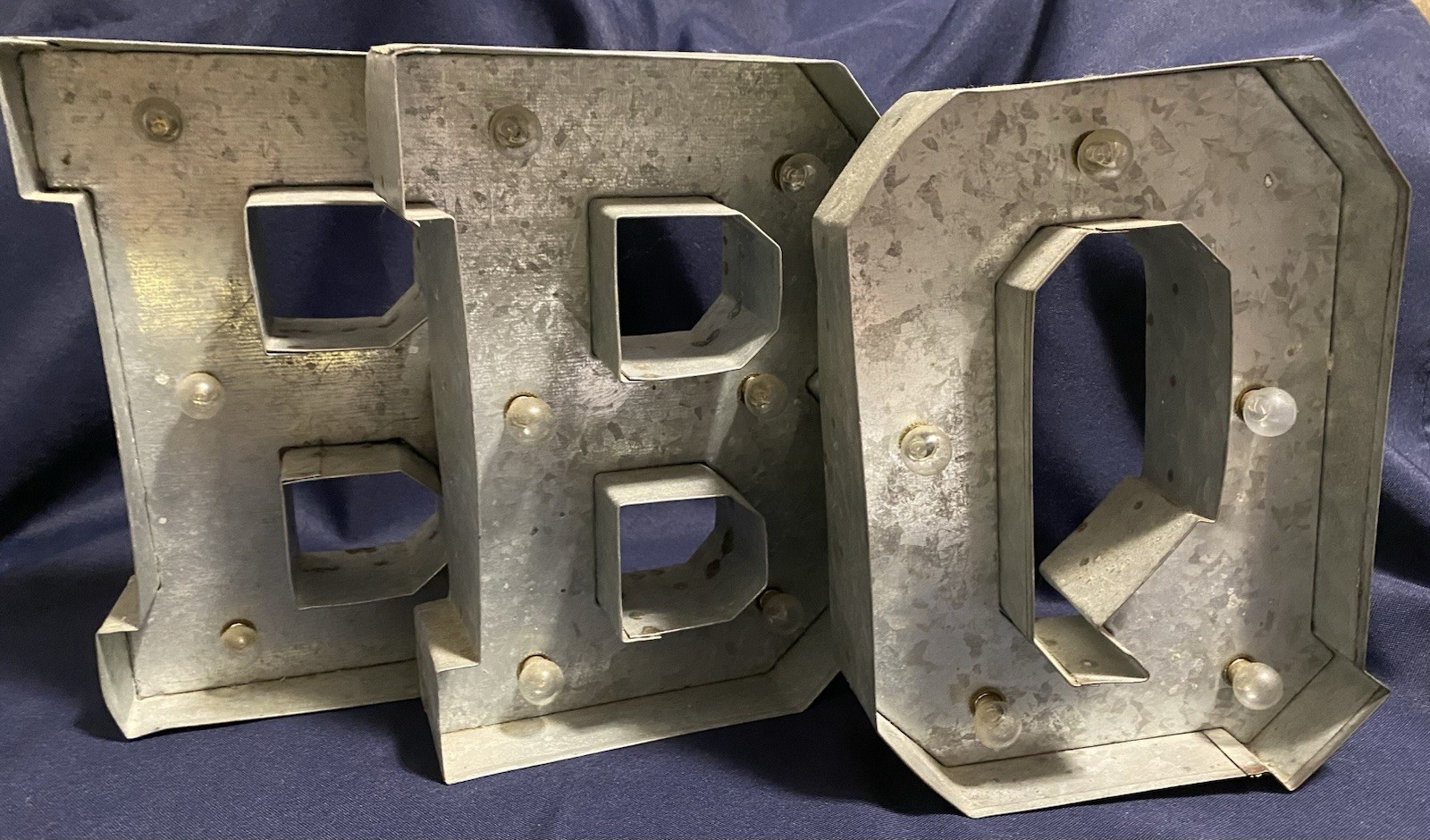 Galvanized BBQ Sign Lights Up Batteries Not Included One Light Out In Q 9×6.5