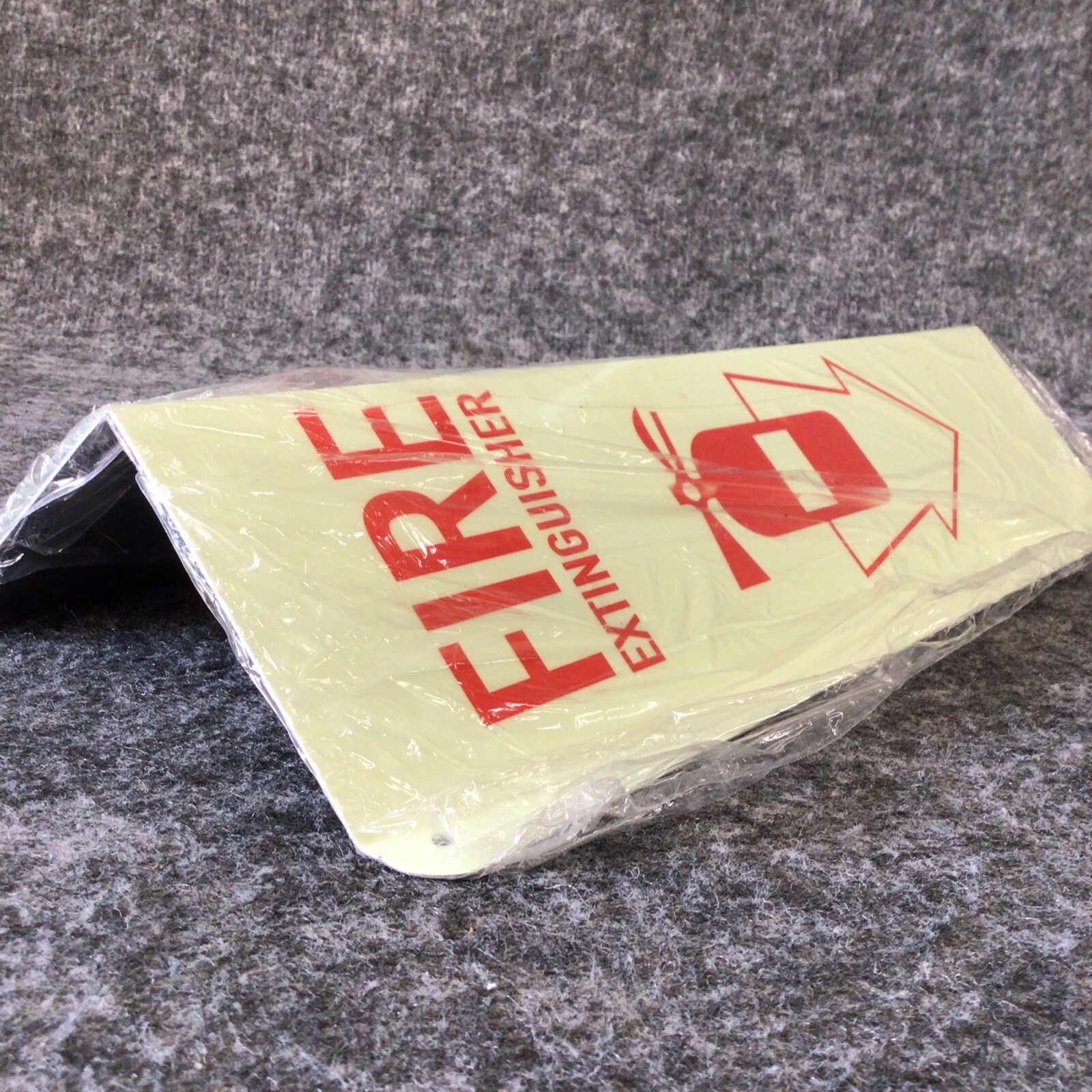 LYLE LCVB-0043-GA_4x18 Aluminum Fire Extinguisher Safety Sign 460L27 New