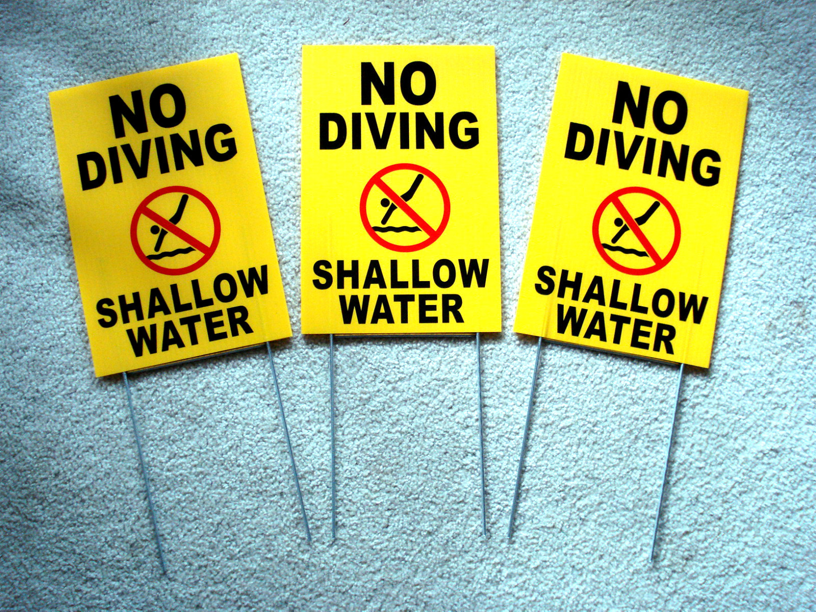 (3) NO DIVING SHALLOW WATER 8&Prime; x12&Prime; Plastic Coroplast Signs w/Stakes yellow